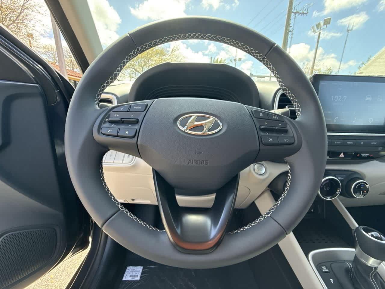 Hyundai Venue Sel W/Two-Tone Roof Fwd Sport Utility - Thumbnail 15