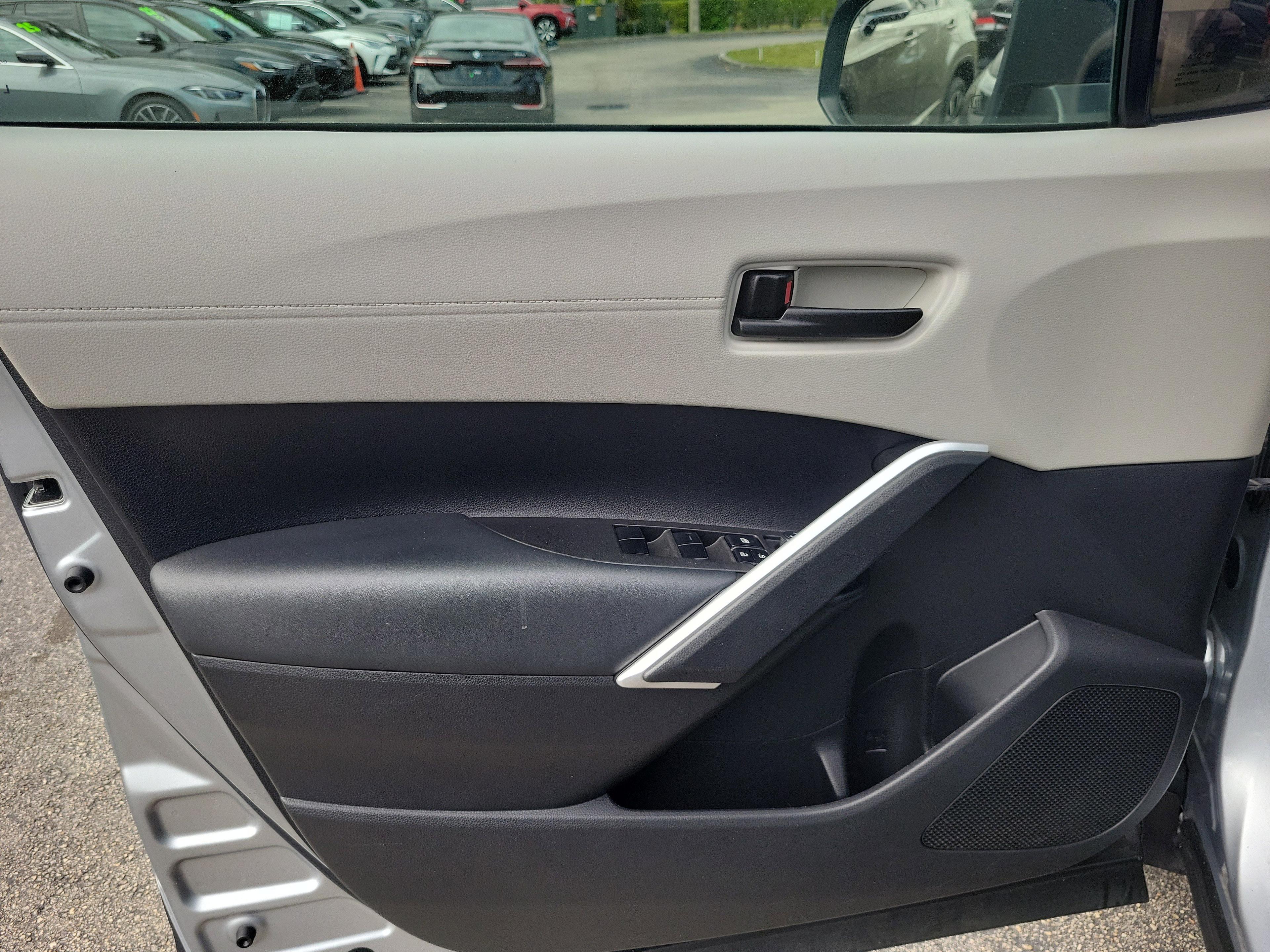 Toyota Corolla Cross L Awd - Thumbnail 13