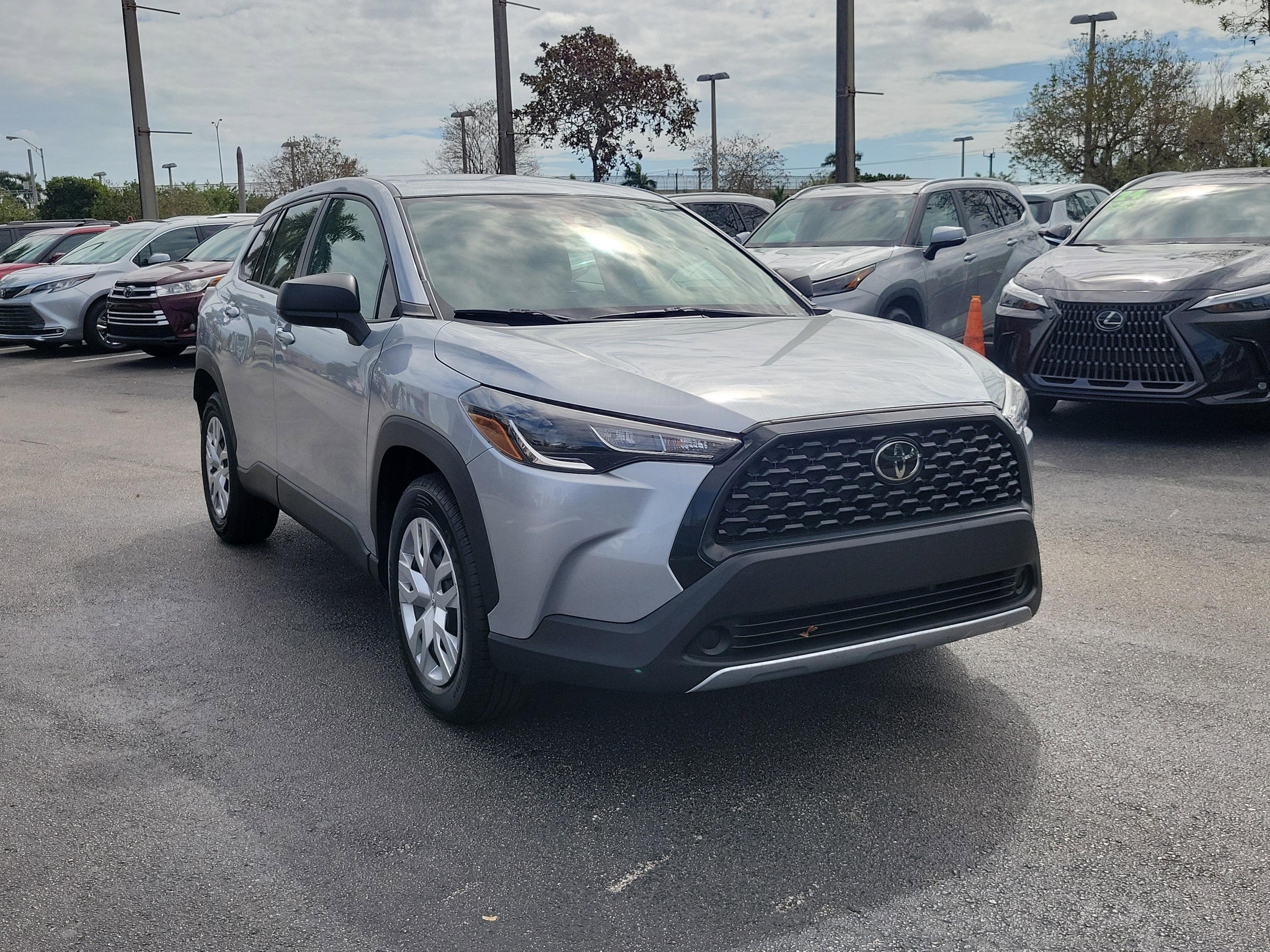 Toyota Corolla Cross L Awd - Thumbnail 4