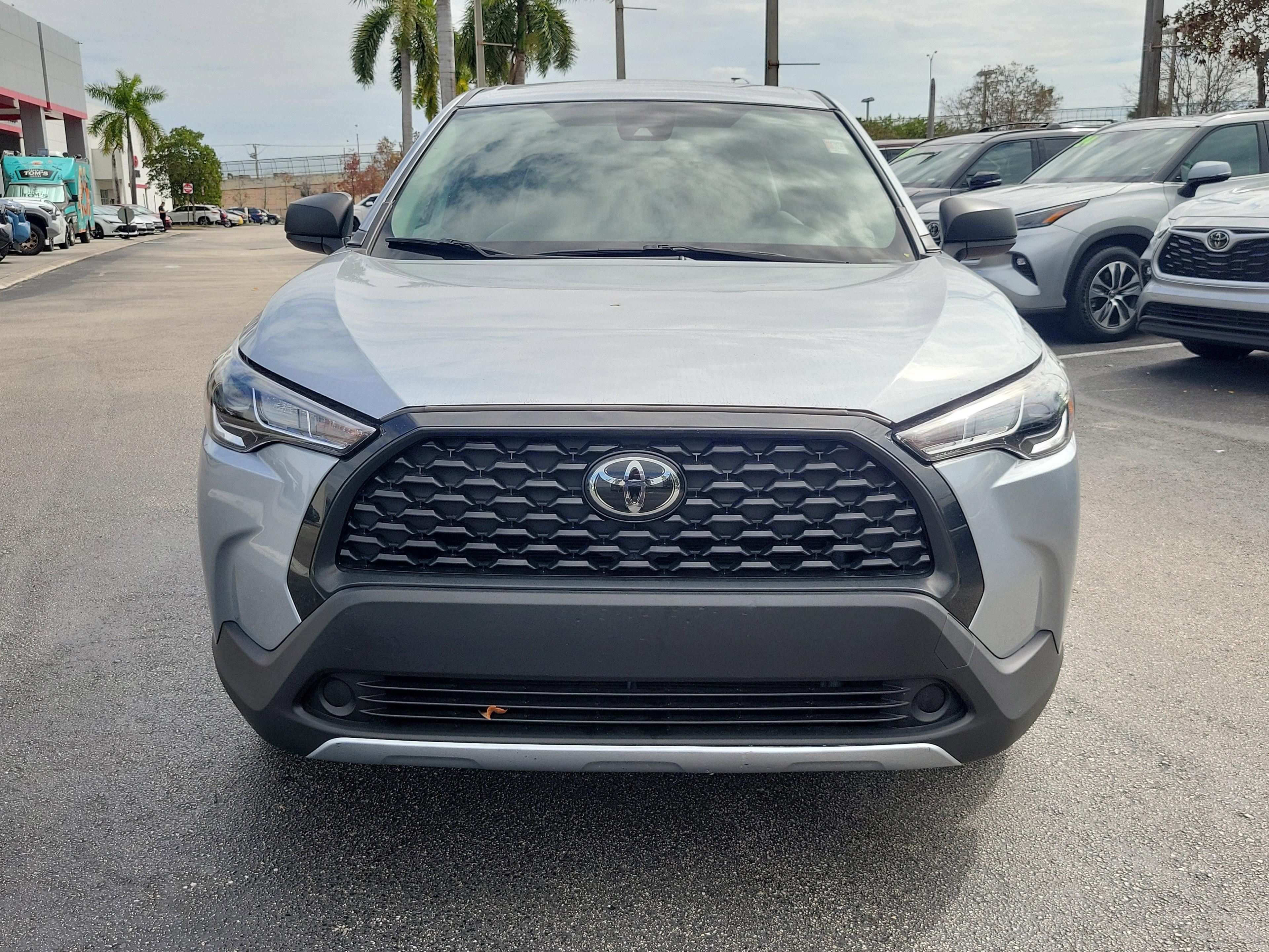 Toyota Corolla Cross L Awd - Thumbnail 3