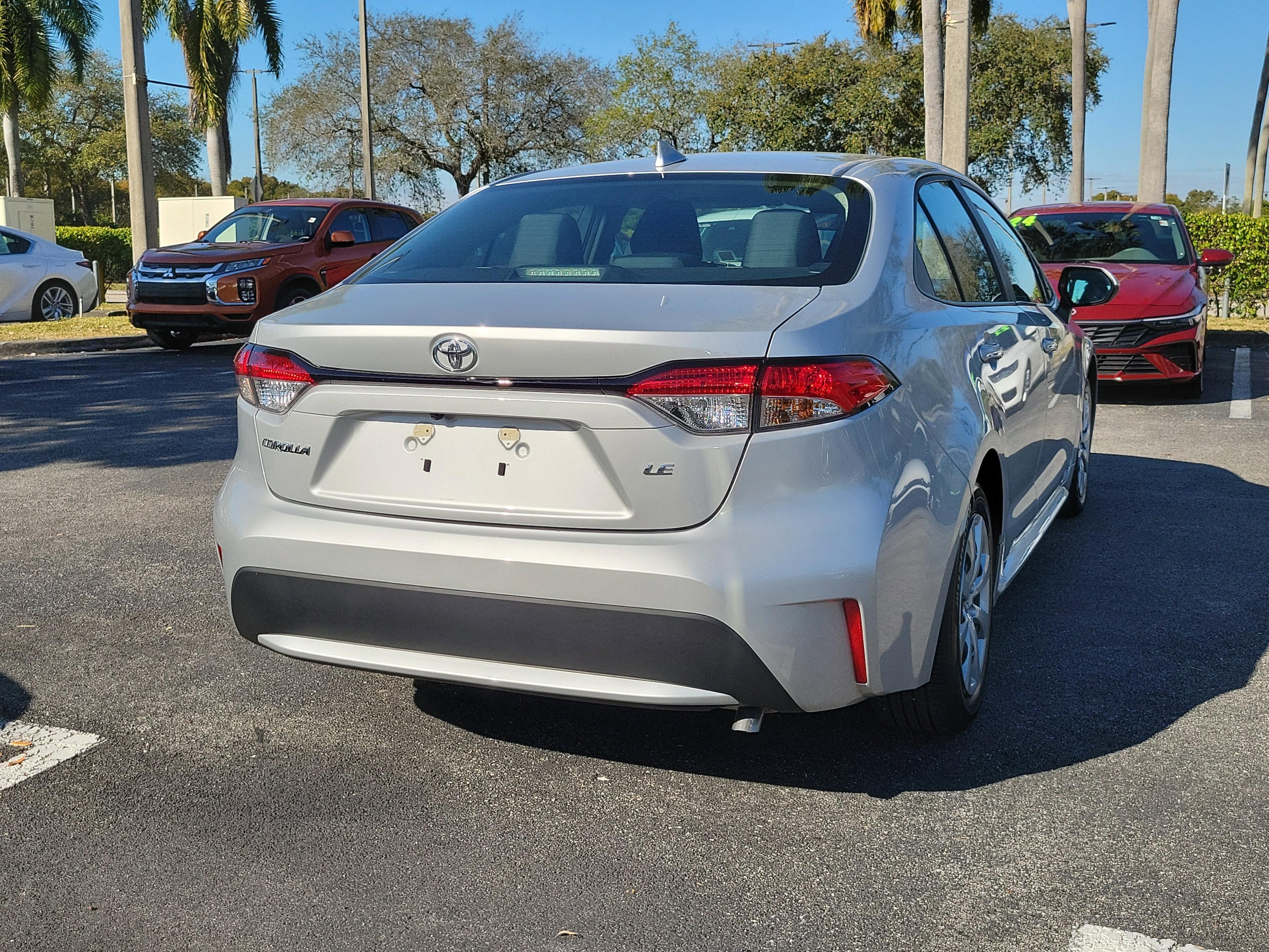 Toyota Corolla Le Fwd - Thumbnail 5