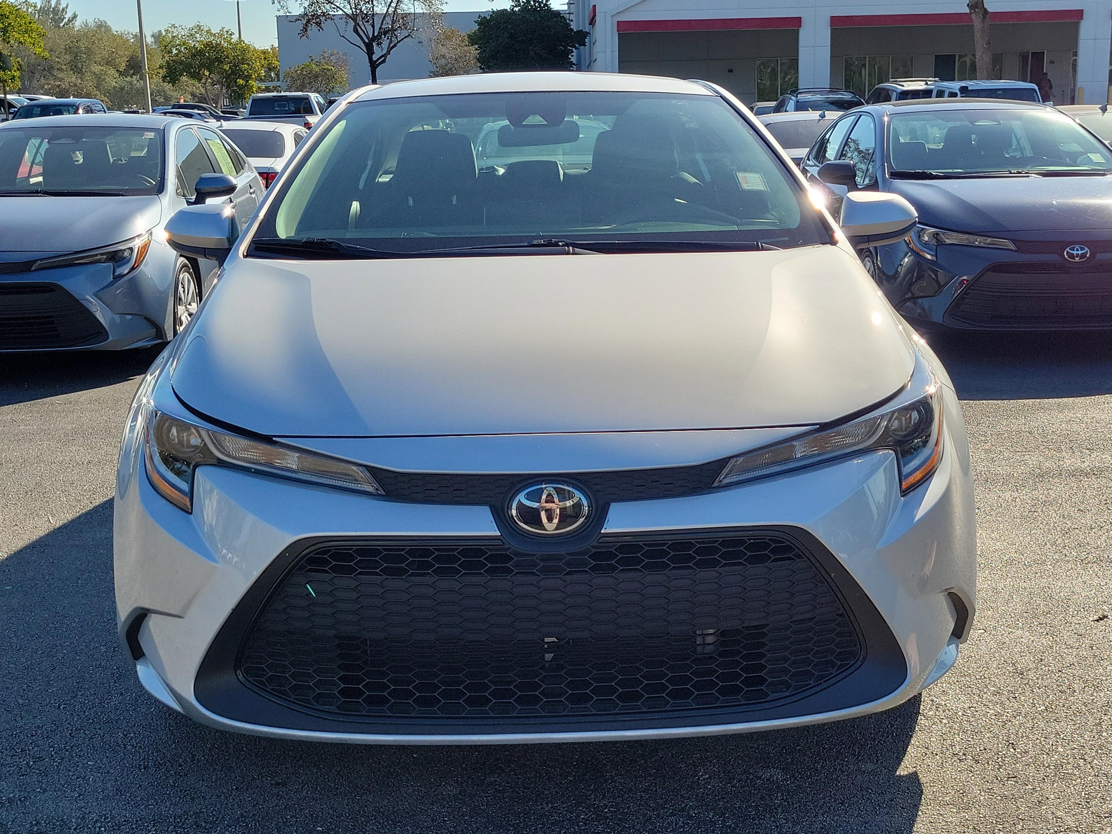 Toyota Corolla Le Fwd - Thumbnail 3