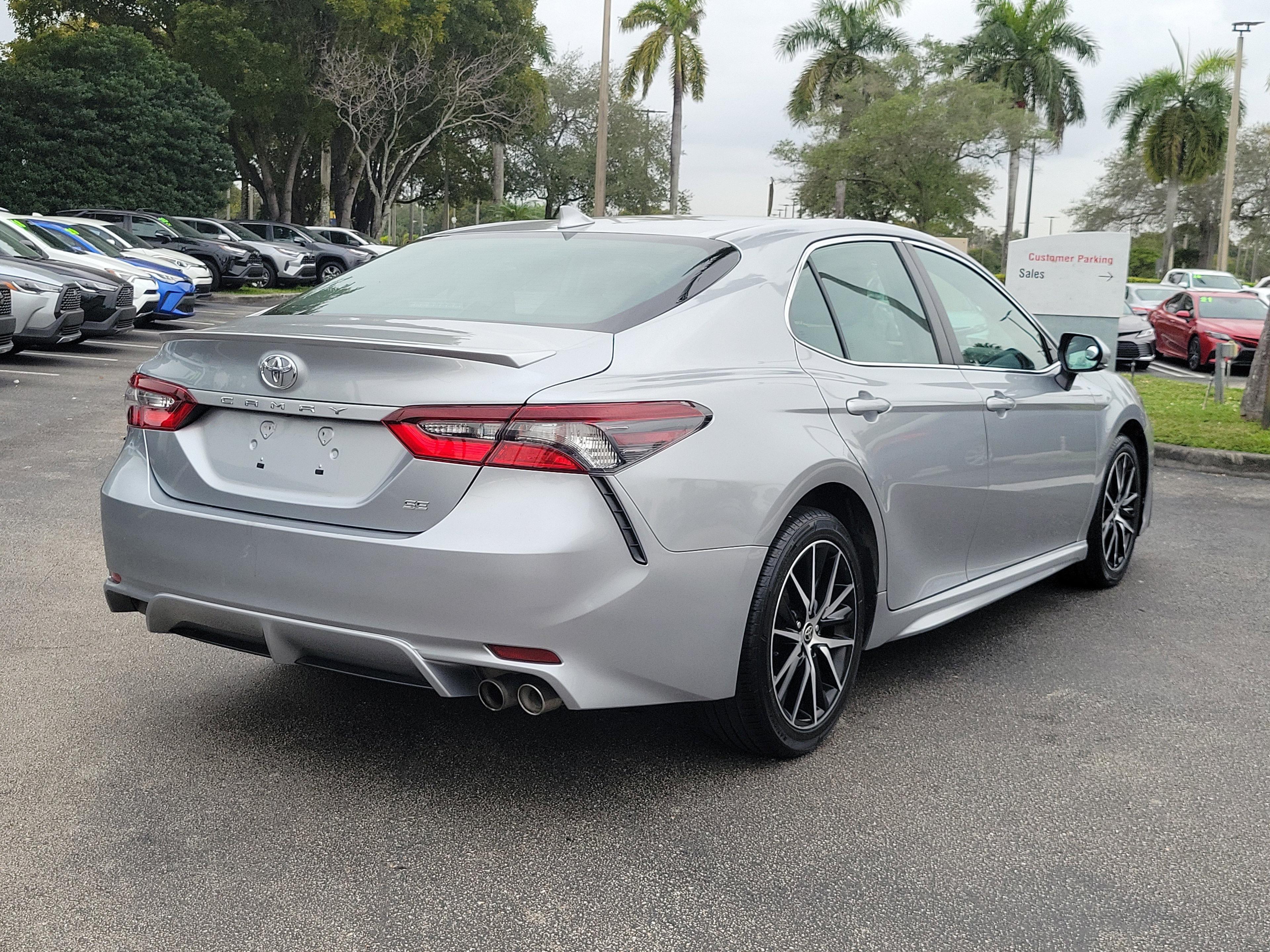 Toyota Camry Se Fwd - Thumbnail 5