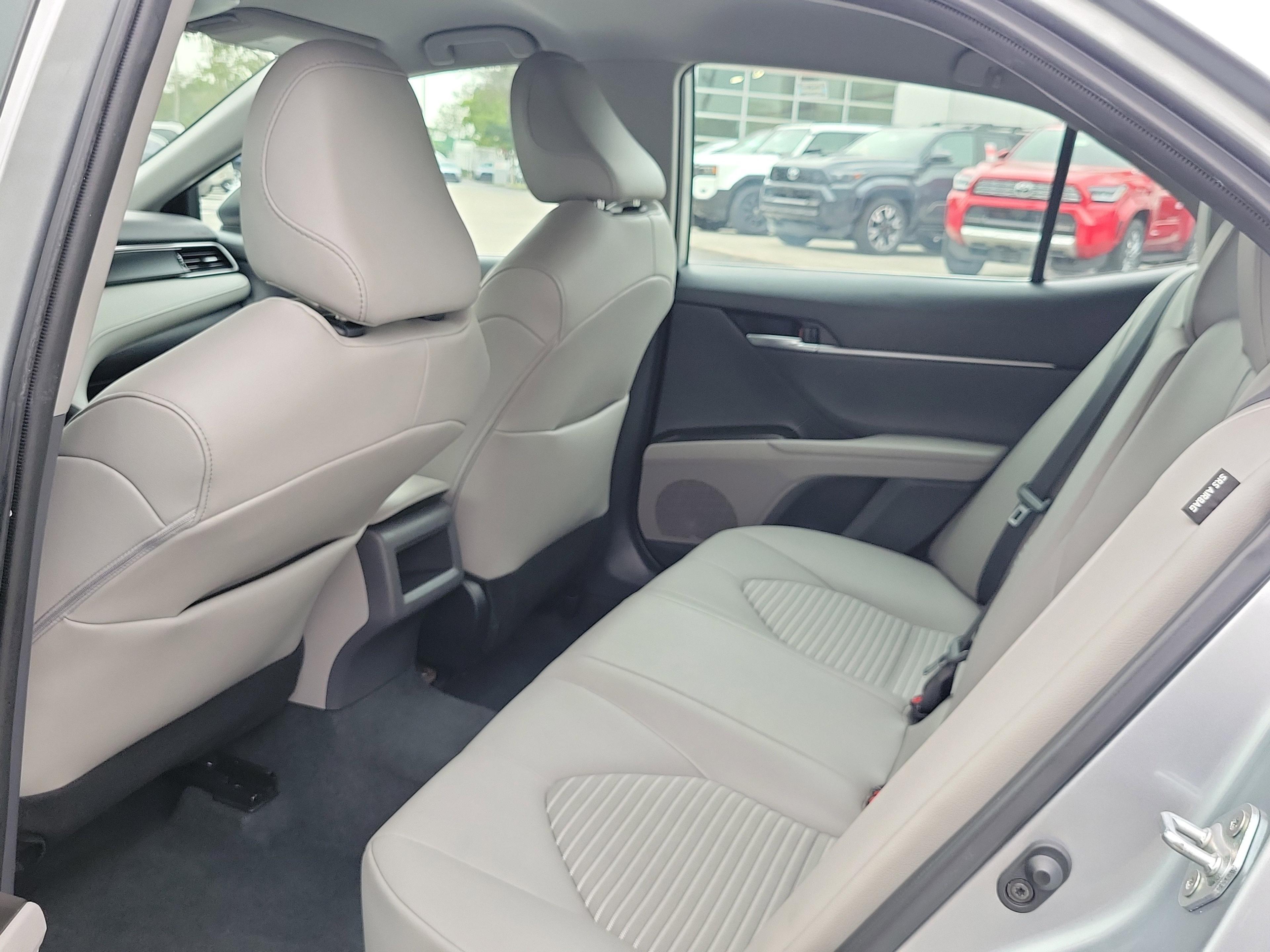 Toyota Camry Se Fwd - Thumbnail 9