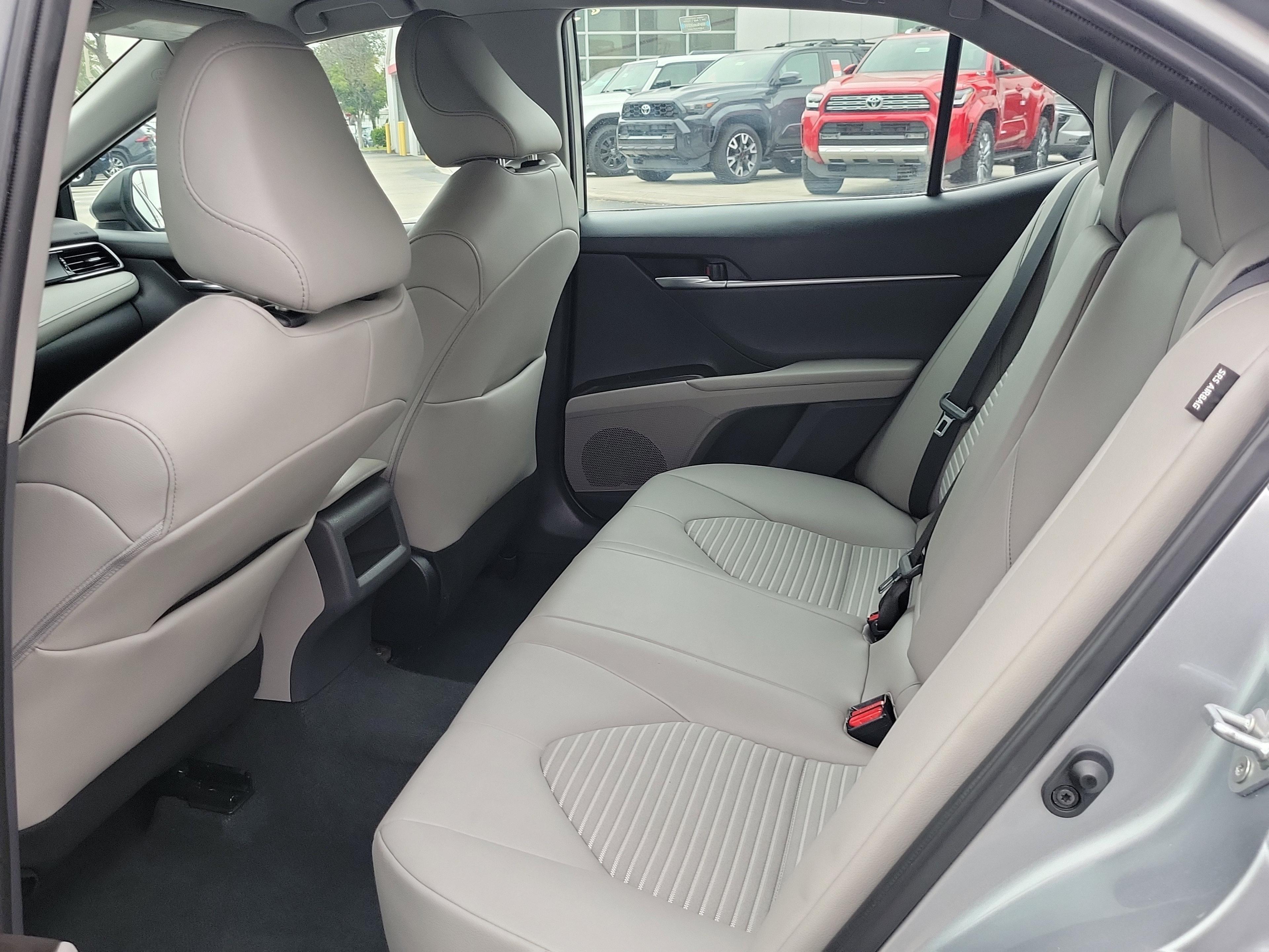 Toyota Camry Se Fwd - Thumbnail 10