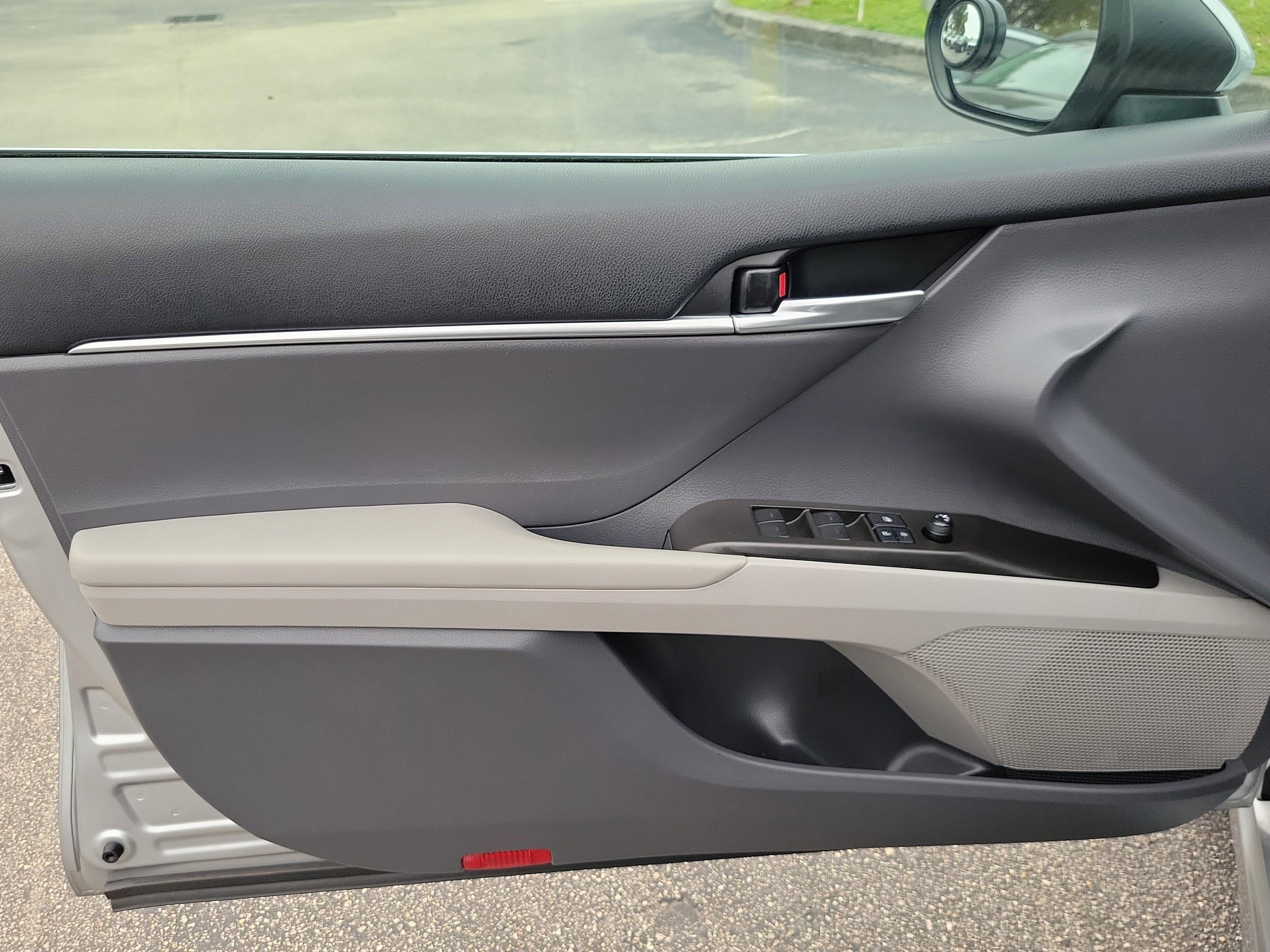 Toyota Camry Se Fwd - Thumbnail 13