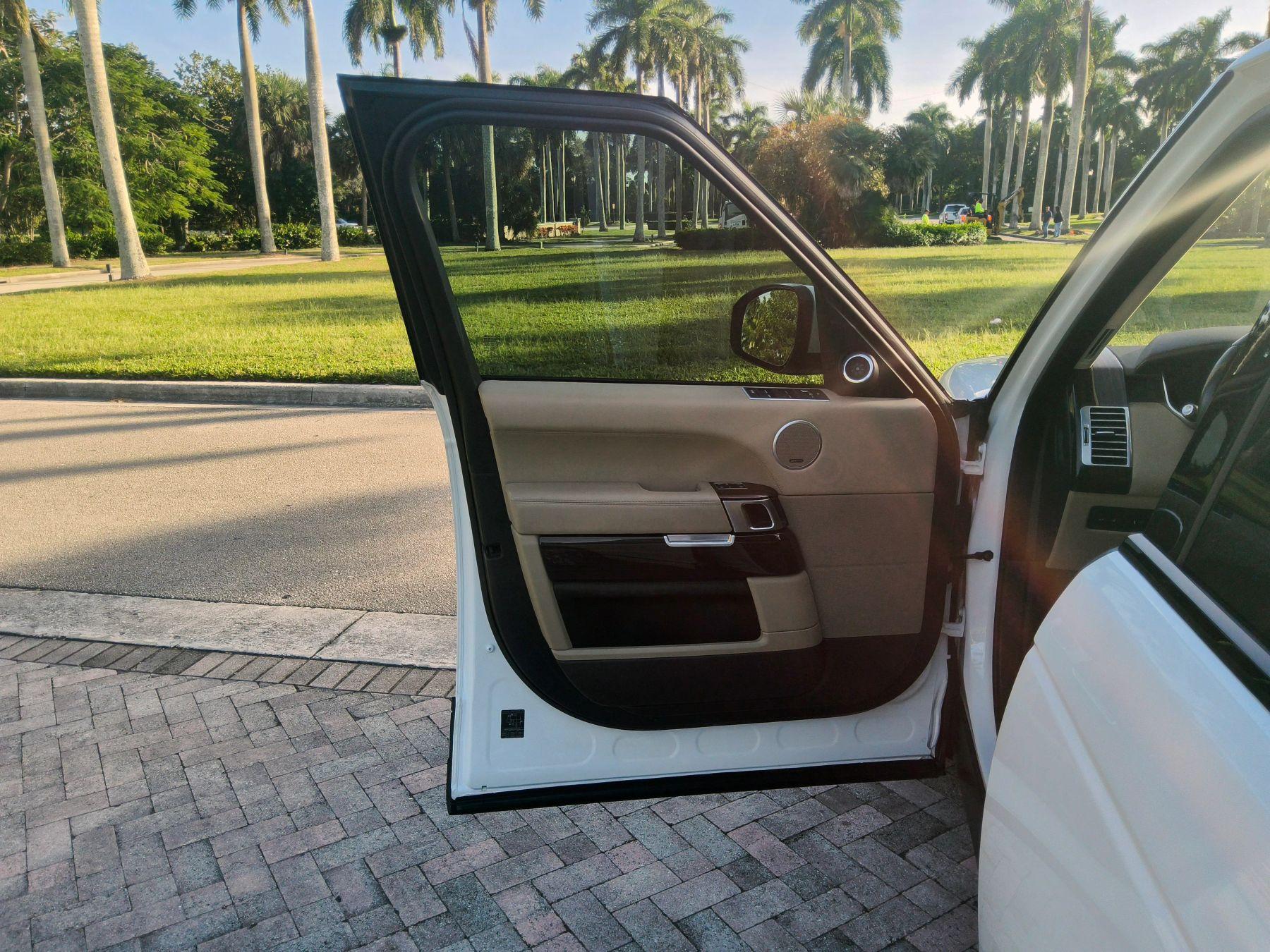 Land Rover Range Rover - Thumbnail 10