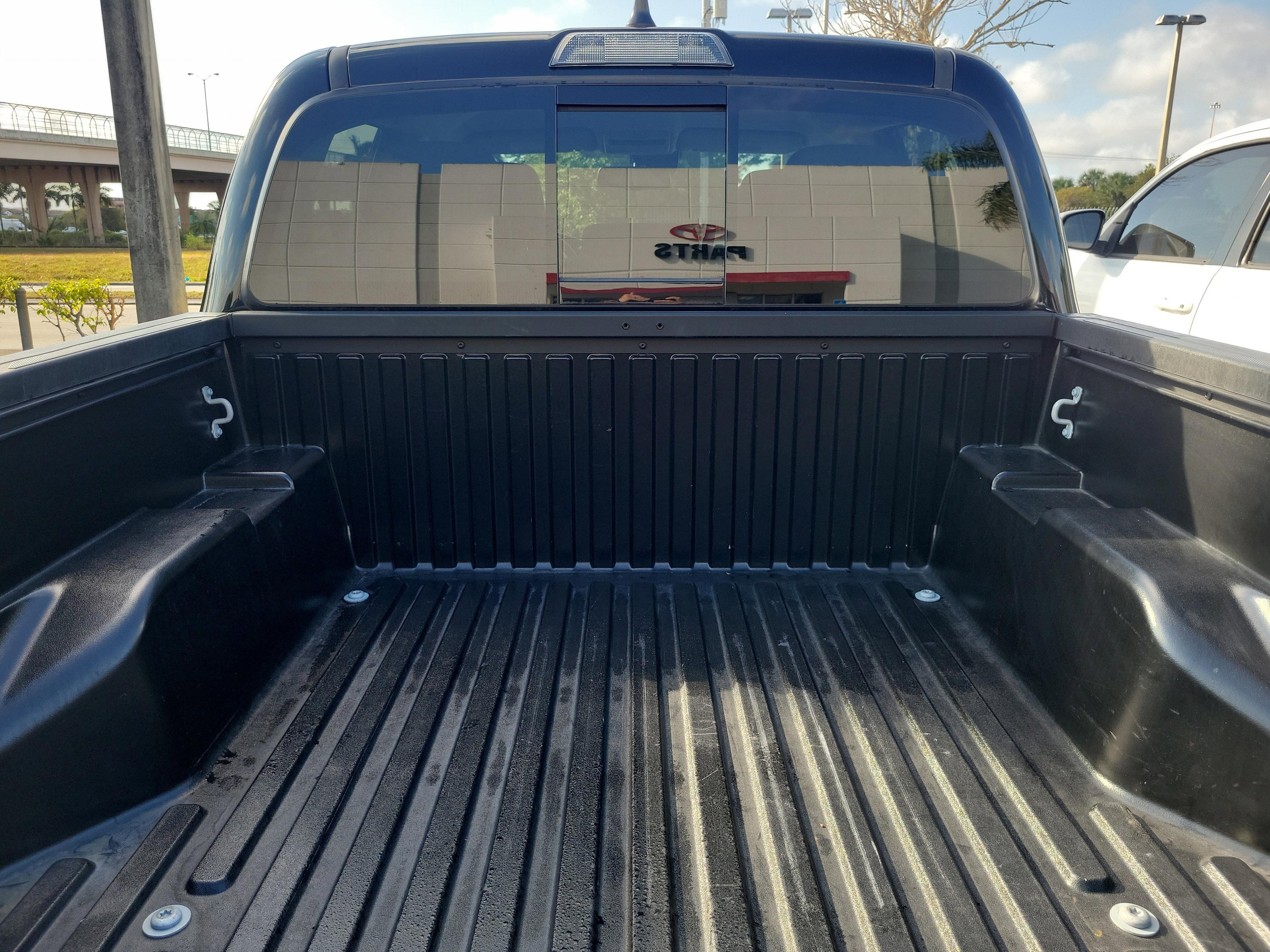 Toyota Tacoma 2Wd Sr5 Rwd Crew Cab - Thumbnail 8