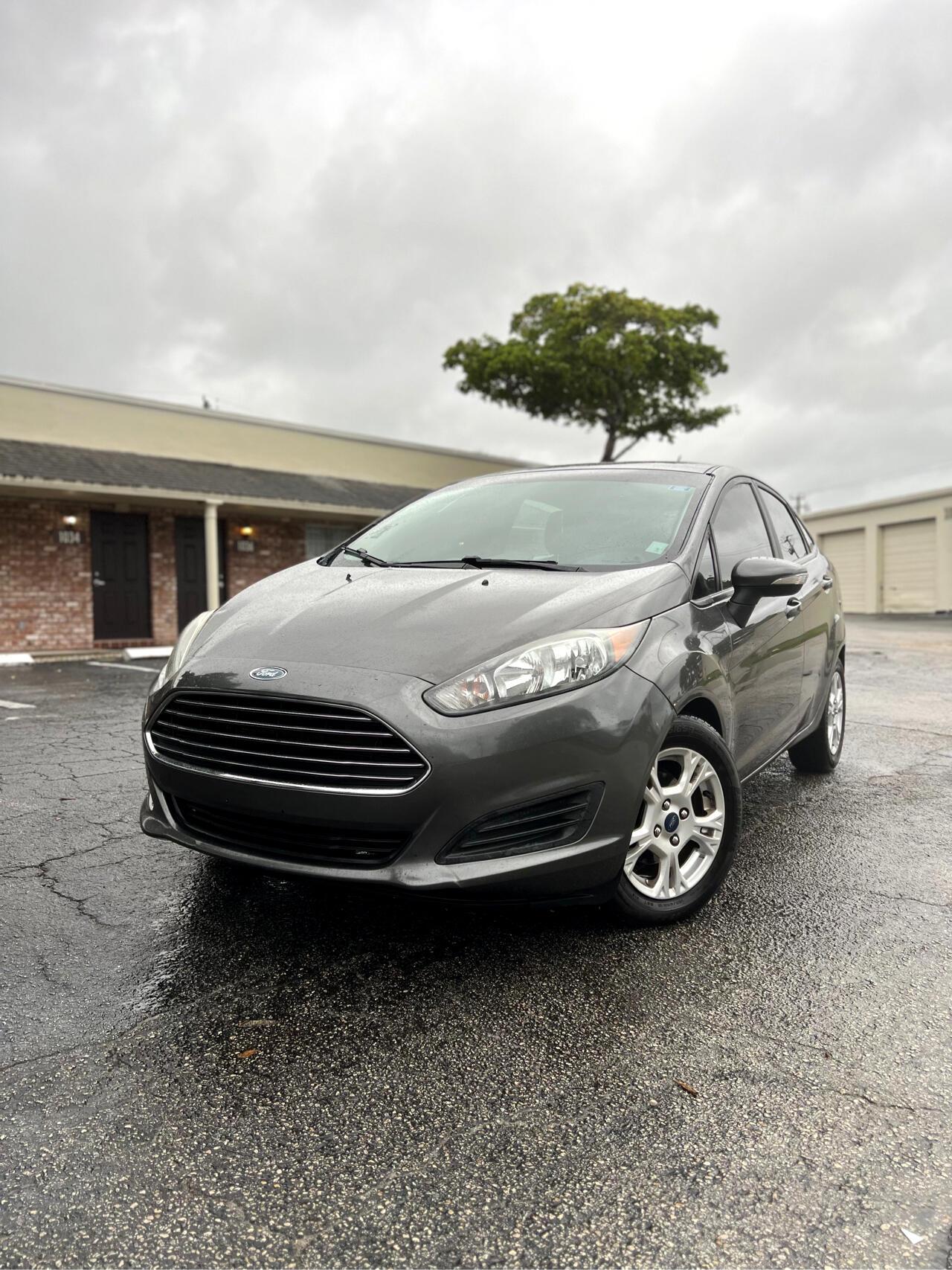 Ford Fiestase Sedan - Thumbnail 2