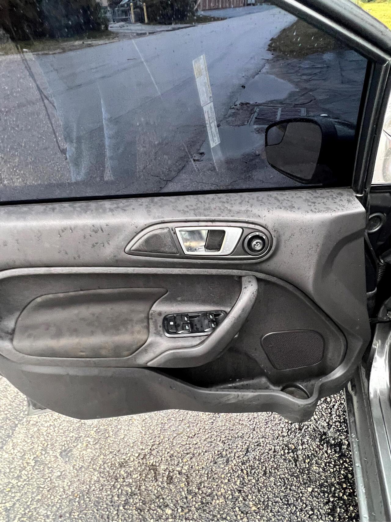 Ford Fiestase Sedan - Thumbnail 12