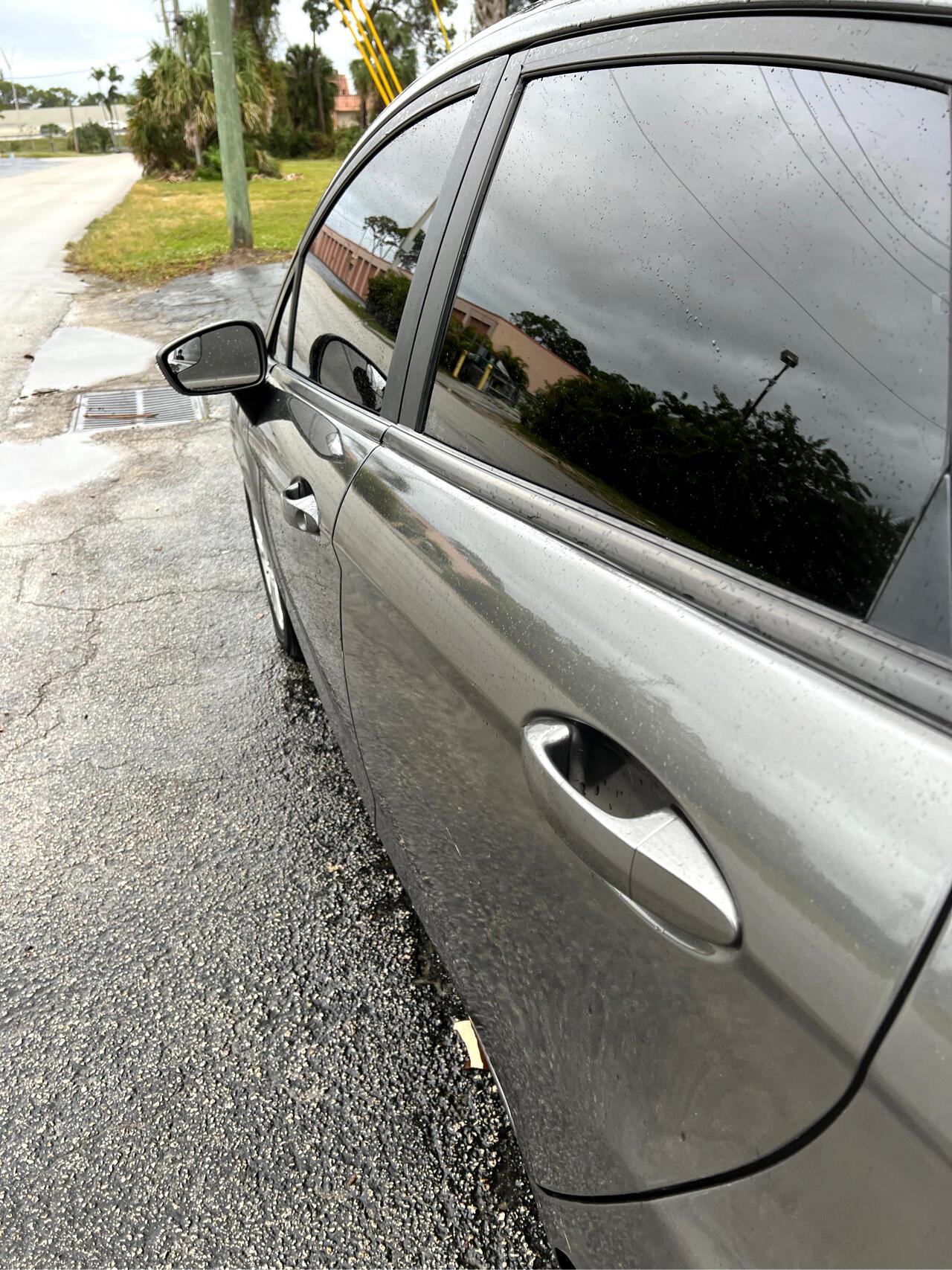 Ford Fiestase Sedan - Thumbnail 3