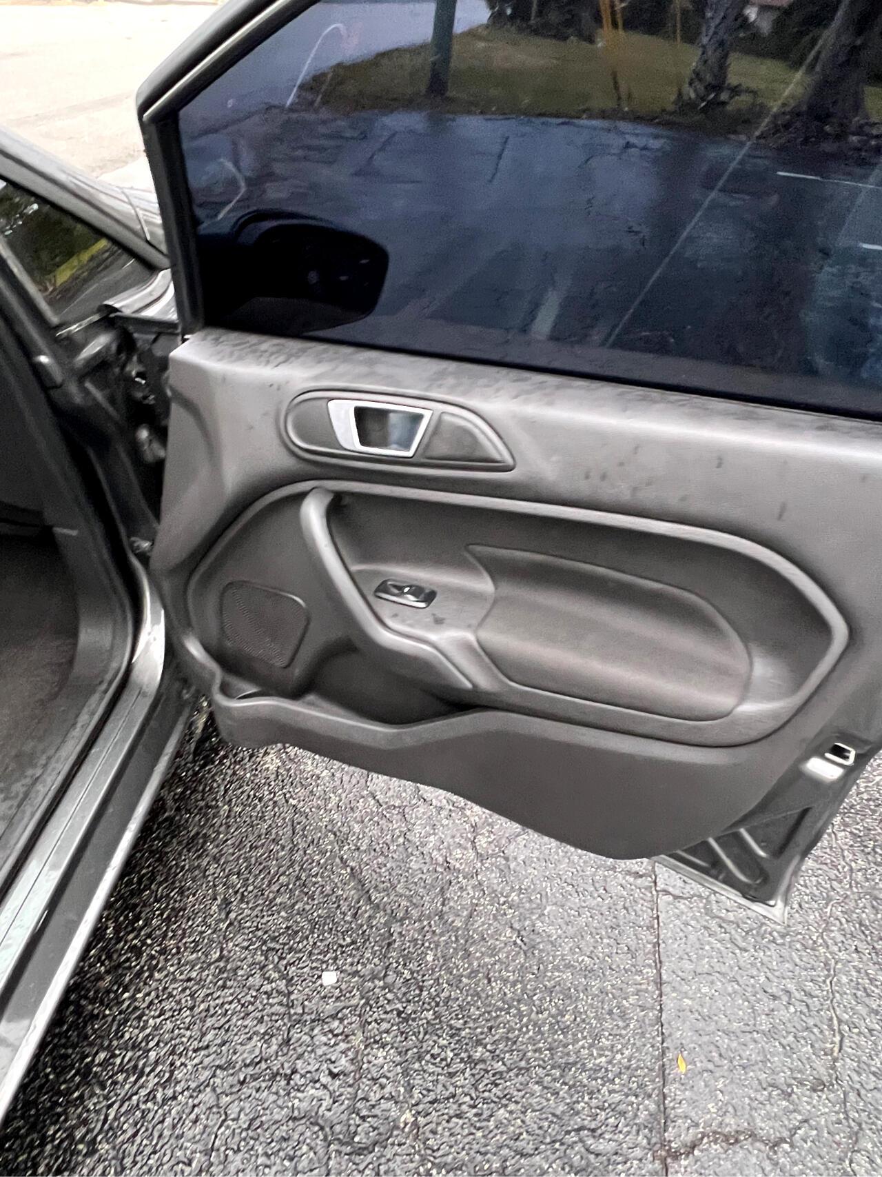 Ford Fiestase Sedan - Thumbnail 18