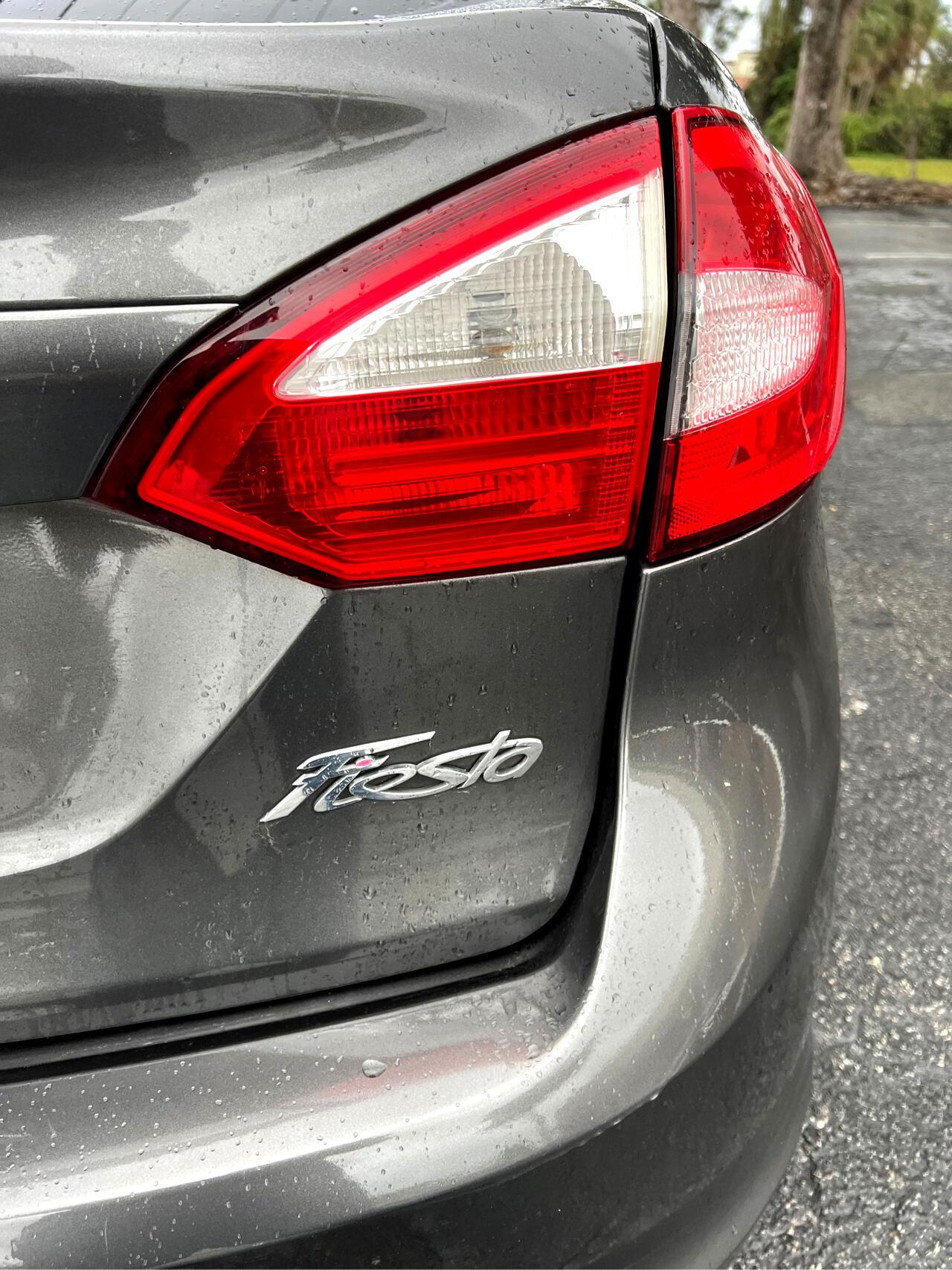 Ford Fiestase Sedan - Thumbnail 4