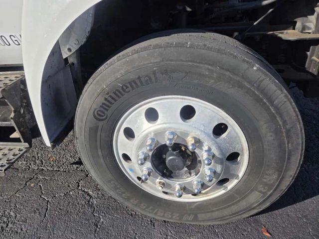 Ford Commercial F-750 Super Duty - Thumbnail 2