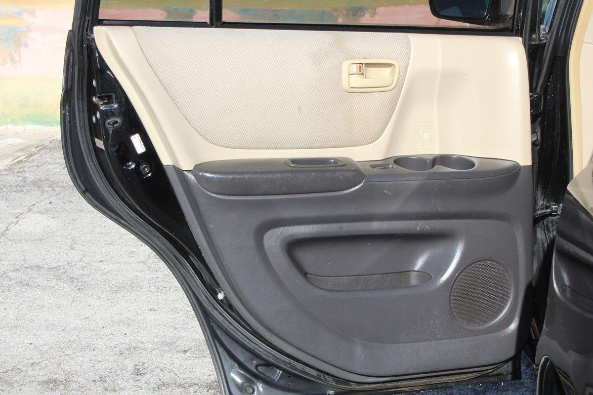 Toyota Highlander Only $3900 Cash** "No Financing" - Thumbnail 12