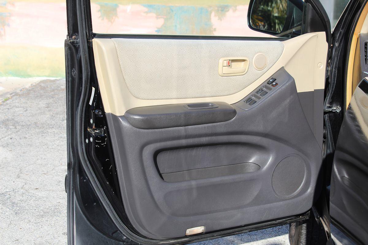 Toyota Highlander Only $3900 Cash** "No Financing" - Thumbnail 9