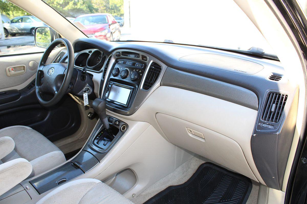 Toyota Highlander Only $3900 Cash** "No Financing" - Thumbnail 17