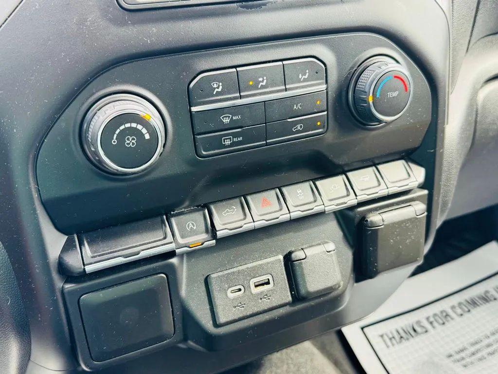 Chevrolet Silverado 1500 Crew Cab - Thumbnail 19