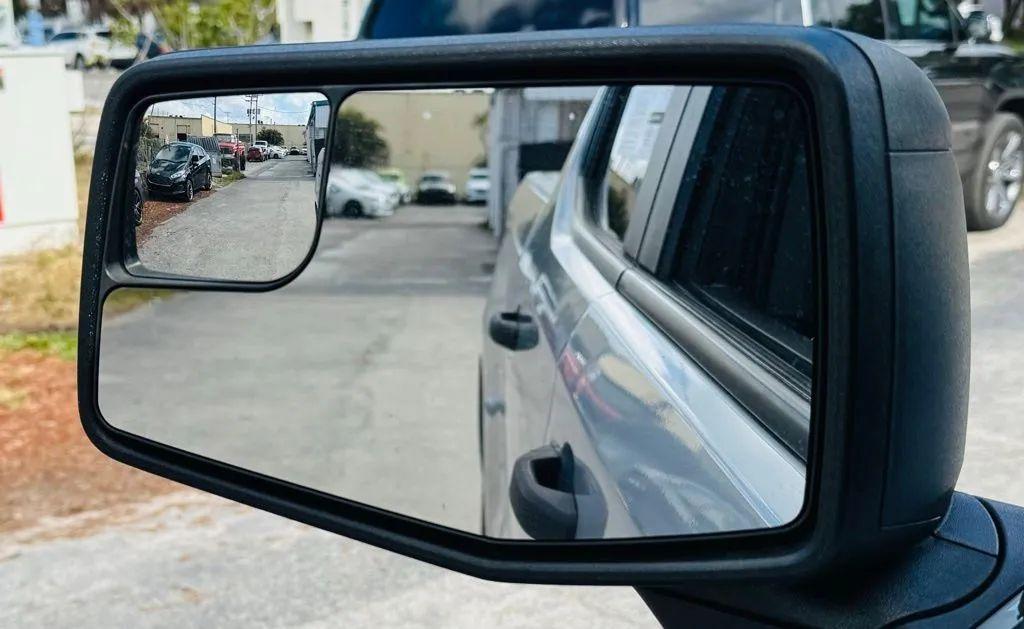 Chevrolet Silverado 1500 Crew Cab - Thumbnail 17