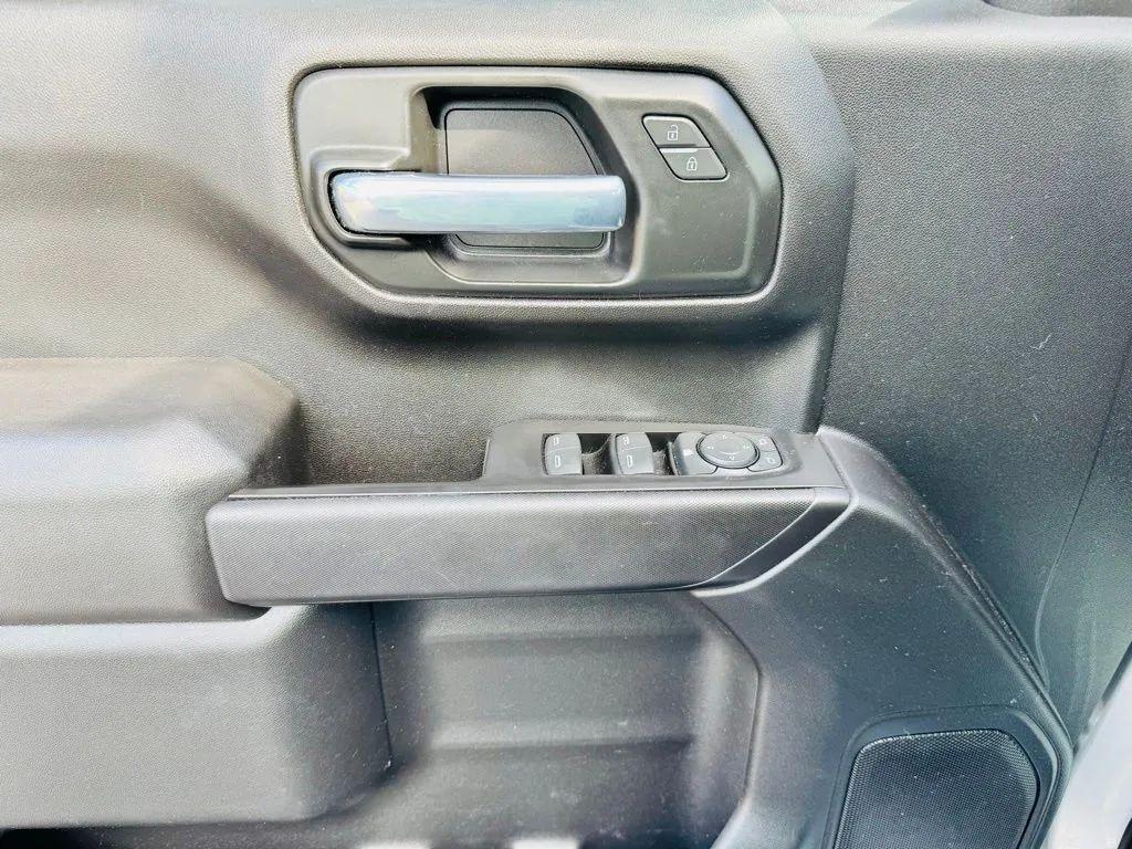 Chevrolet Silverado 1500 Crew Cab - Thumbnail 11