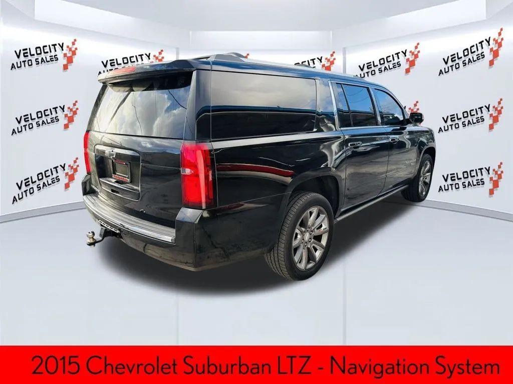 Chevrolet Suburban - Thumbnail 5