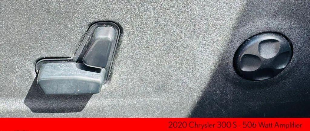 Chrysler 300 - Thumbnail 12