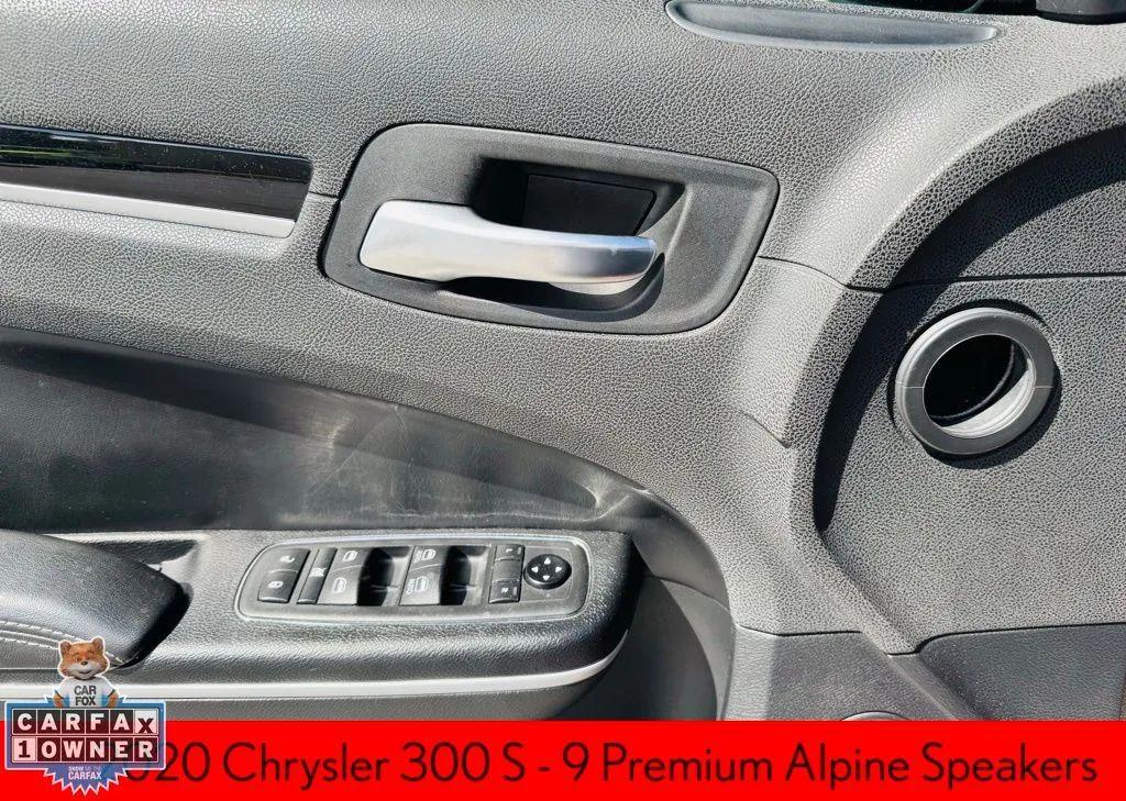 Chrysler 300 - Thumbnail 11