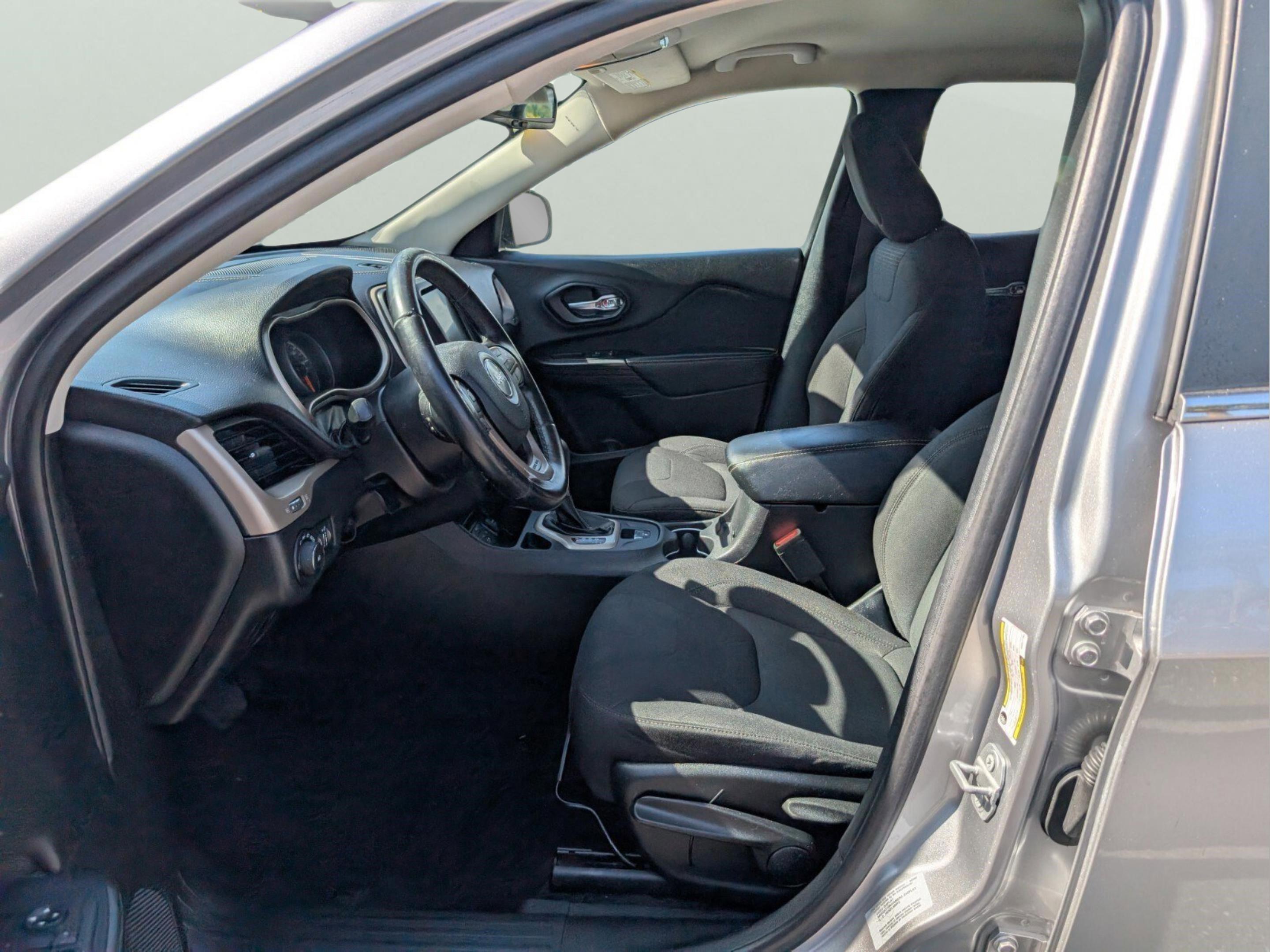 Jeep Cherokee Latitude - Thumbnail 12