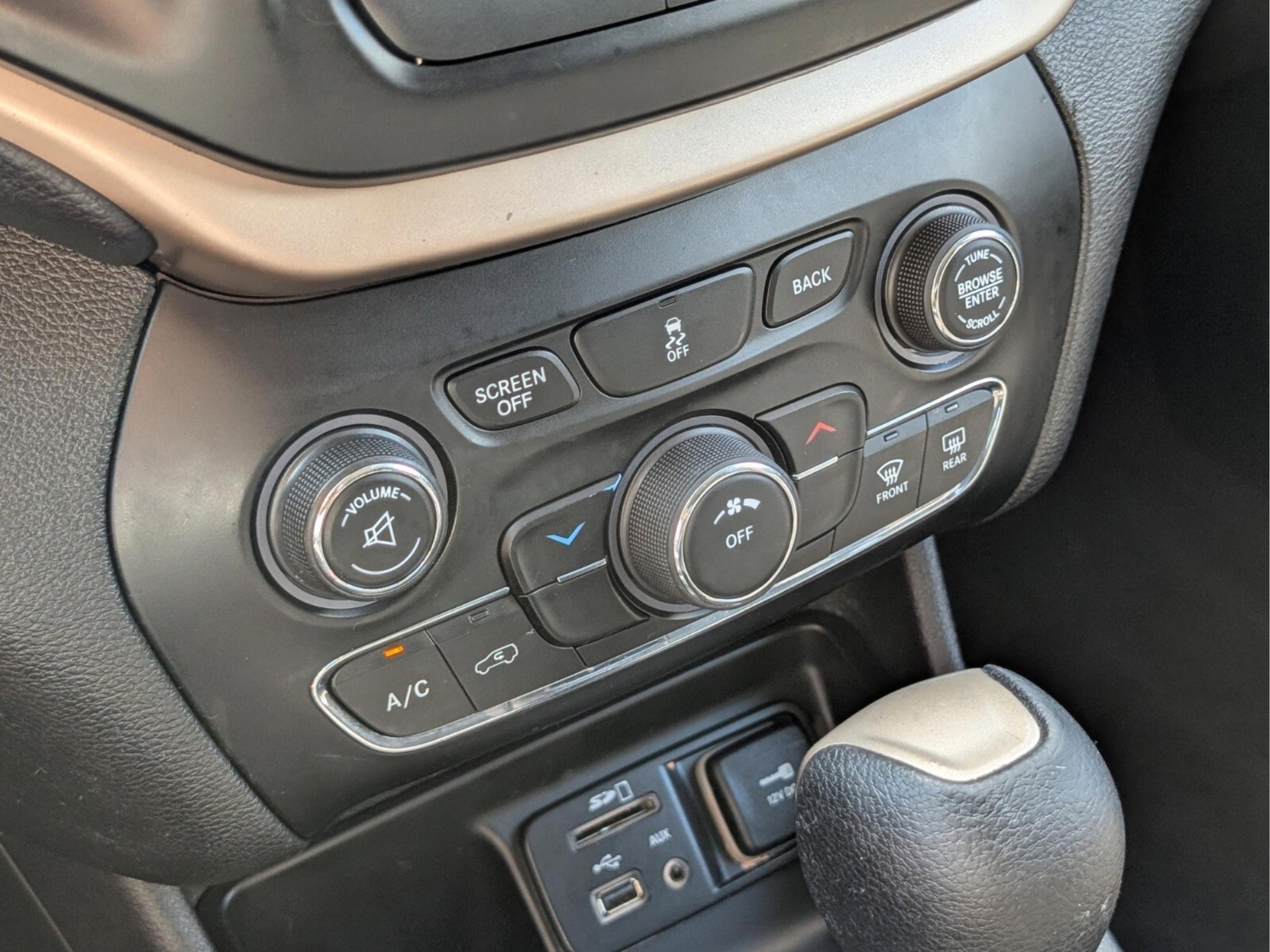 Jeep Cherokee Latitude - Thumbnail 19