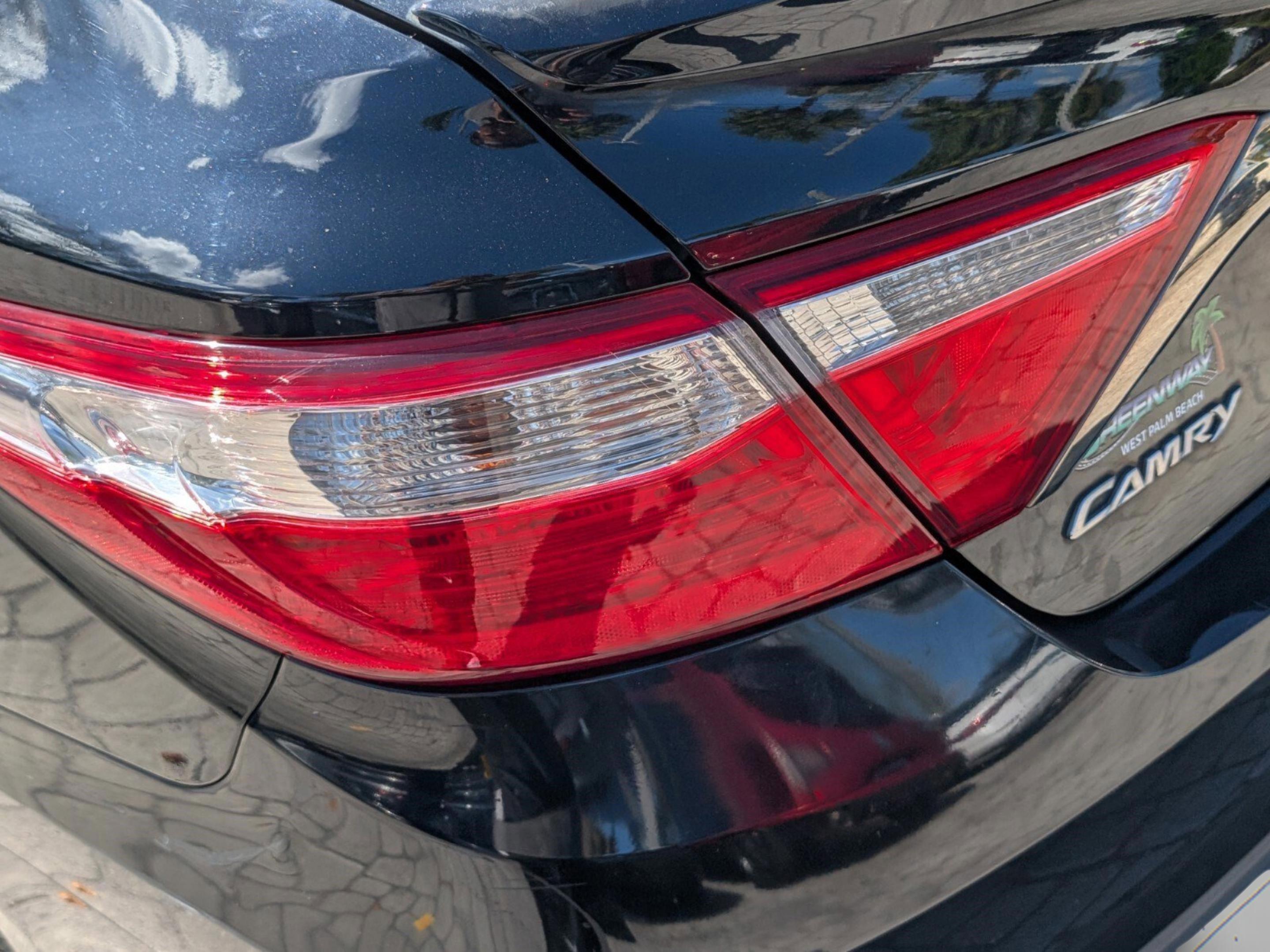 Toyota Camry Se - Thumbnail 19