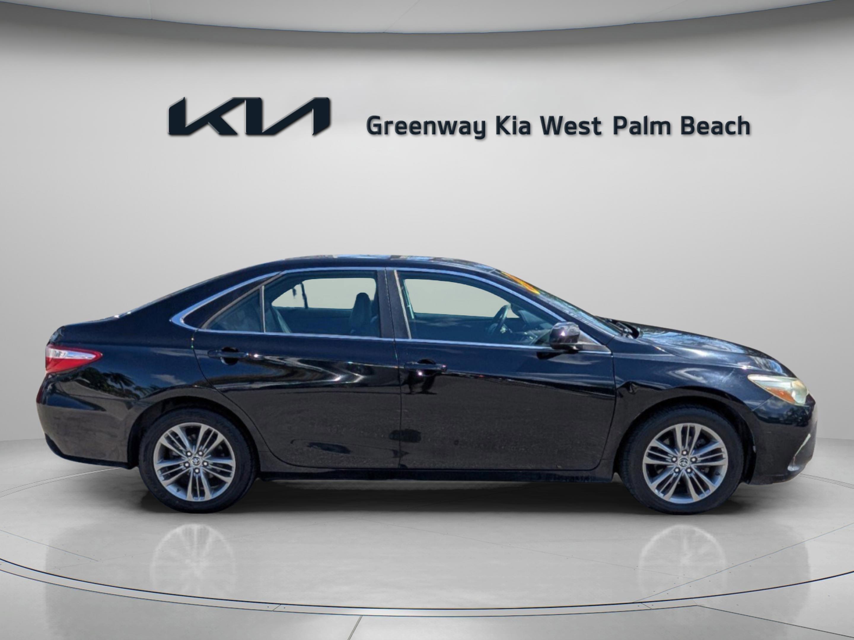 Toyota Camry Se - Thumbnail 9