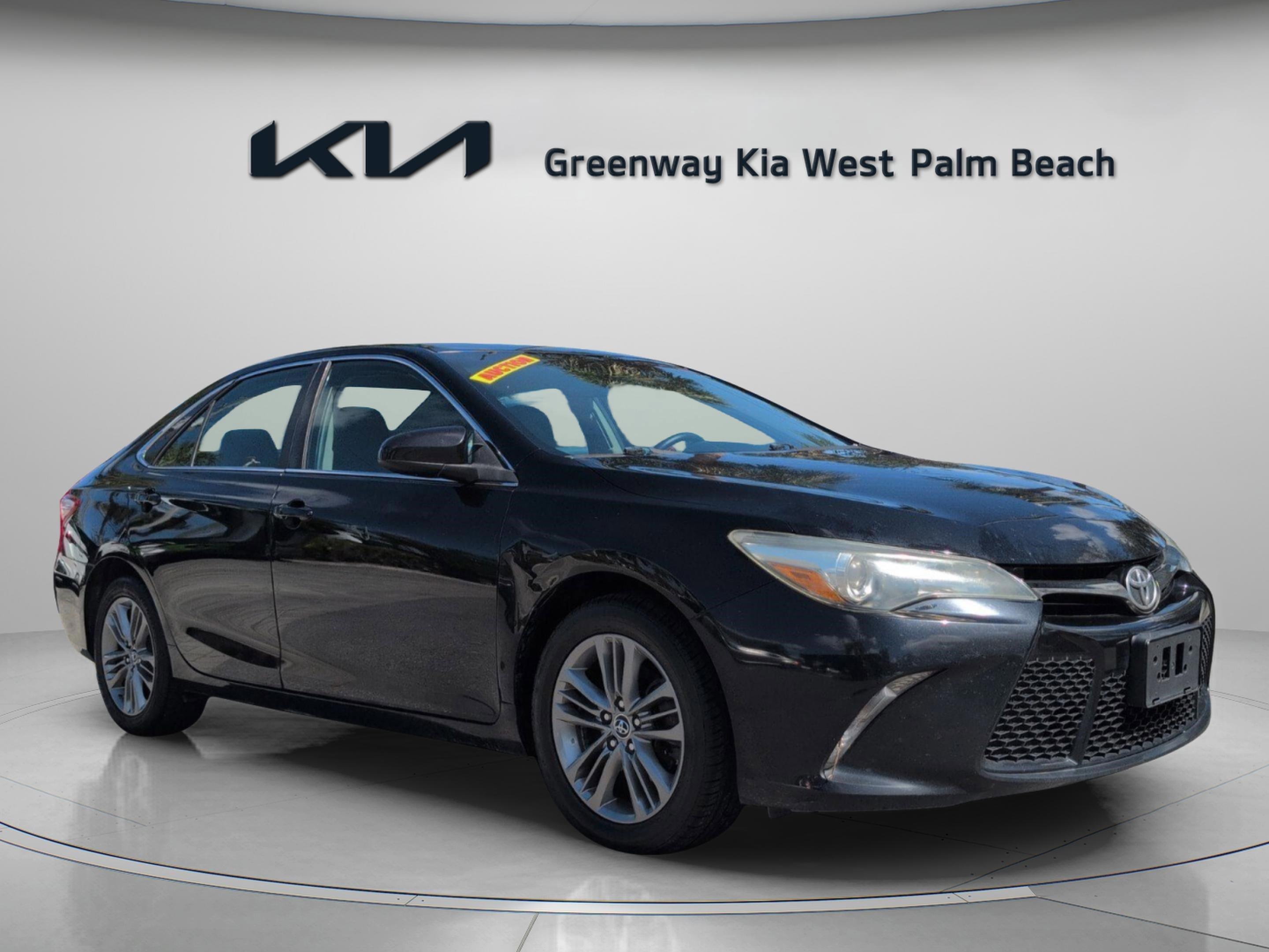 Toyota Camry Se - Thumbnail 2