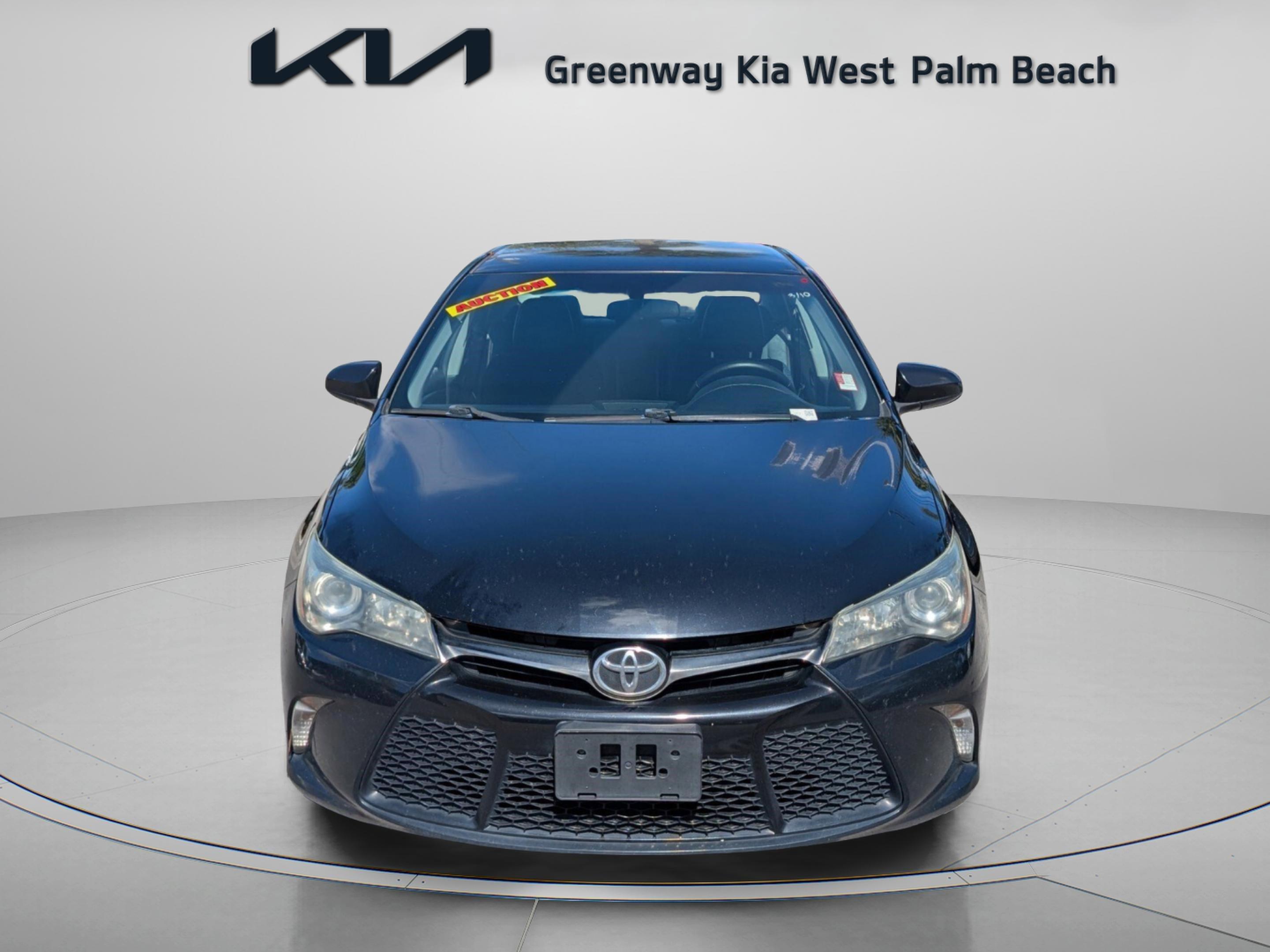 Toyota Camry Se - Thumbnail 3