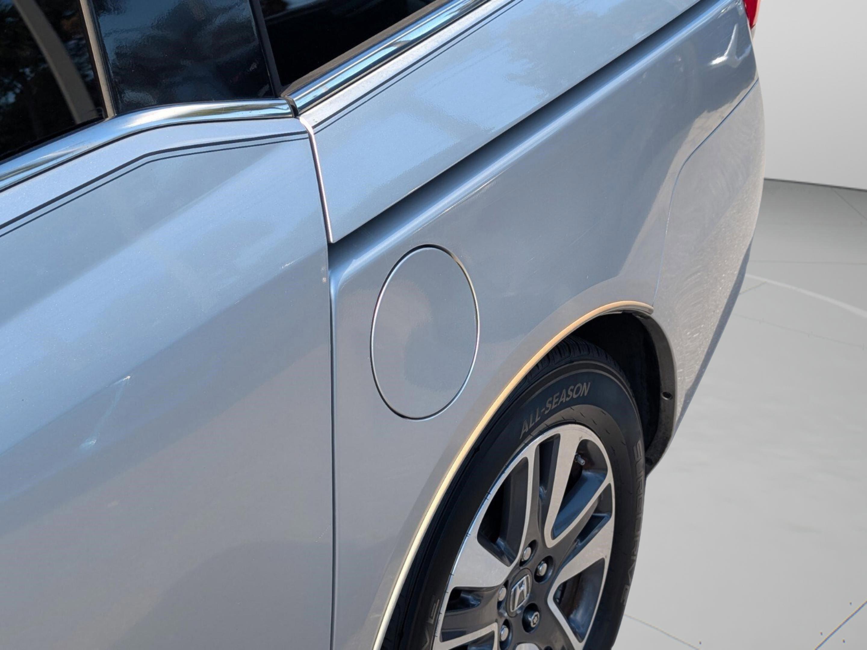 Honda Odyssey Touring Elite - Thumbnail 18