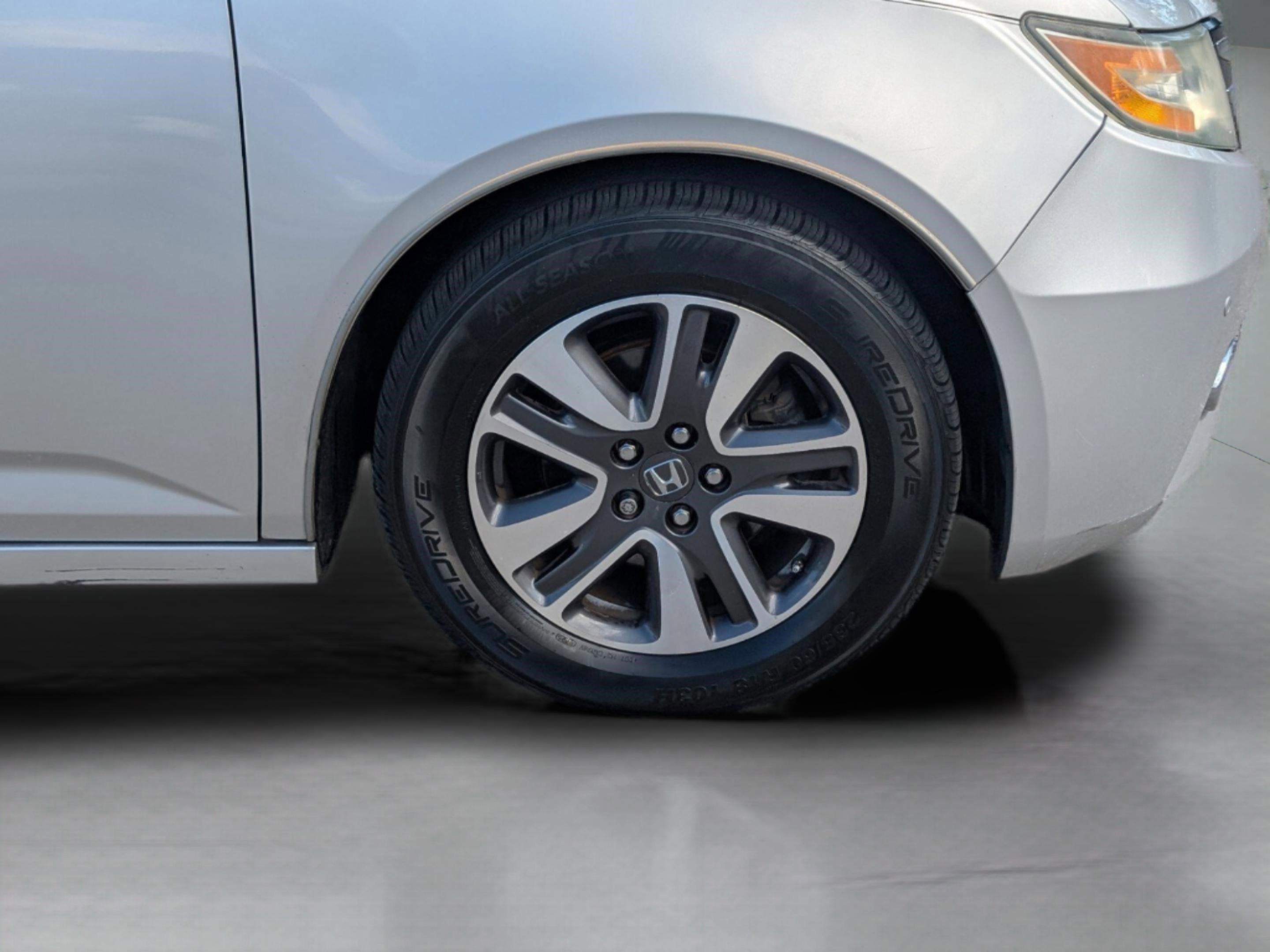 Honda Odyssey Touring Elite - Thumbnail 10