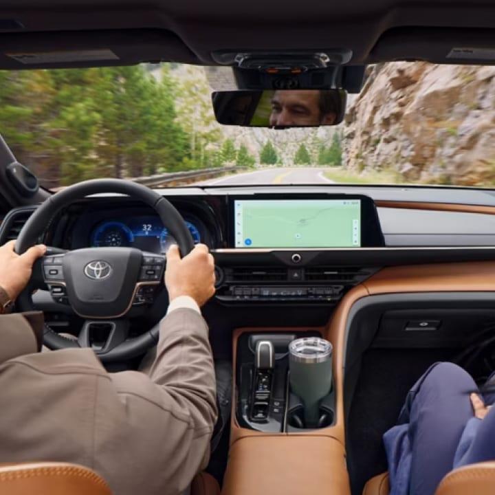 Toyota Crown Signia | Earl Stewart Toyota - Thumbnail 3