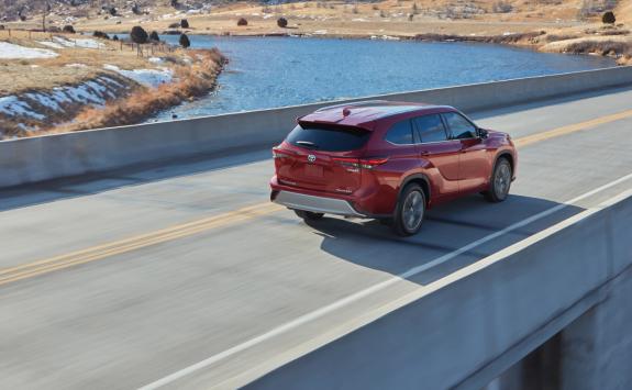 Toyota Highlander Hybrid Pics, Info, Specs, And Technology | Earl Stewart Toyota - Thumbnail 6