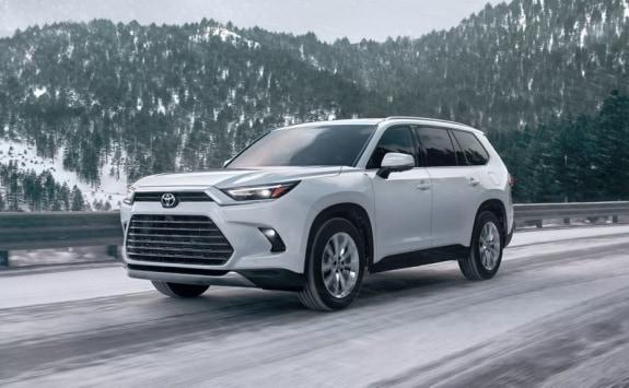 Toyota Grand Highlander Pics, Info, Specs, And Technology | Earl Stewart Toyota - Thumbnail 3