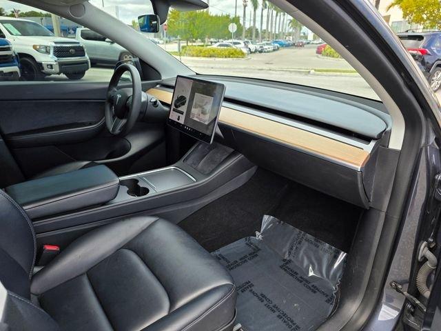 Tesla Model Y Long Range Awd - Thumbnail 11