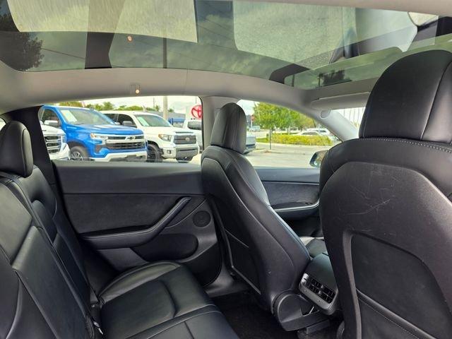 Tesla Model Y Long Range Awd - Thumbnail 17