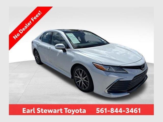 Toyota Camry Xle Fwd 4D Sedan - View 1