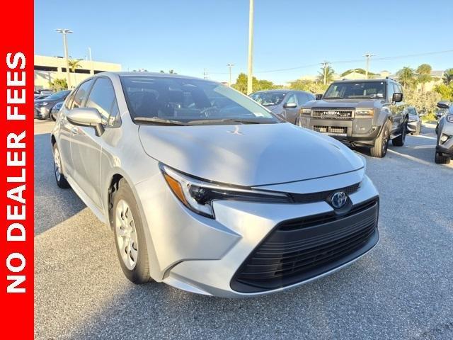 Toyota Corolla Hybrid Fwd Le Sedan - Thumbnail 2