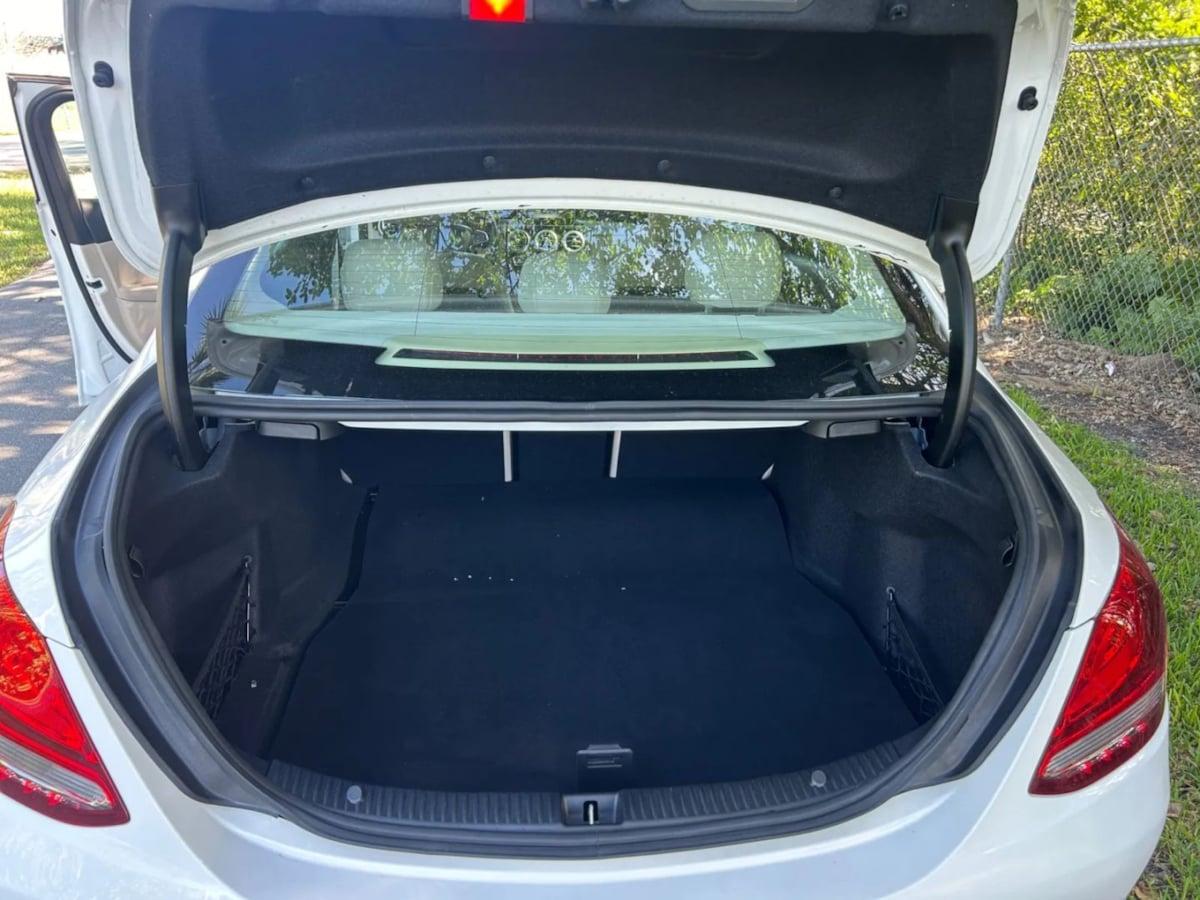 Mercedes-Benz C 300 Sedan - Thumbnail 17