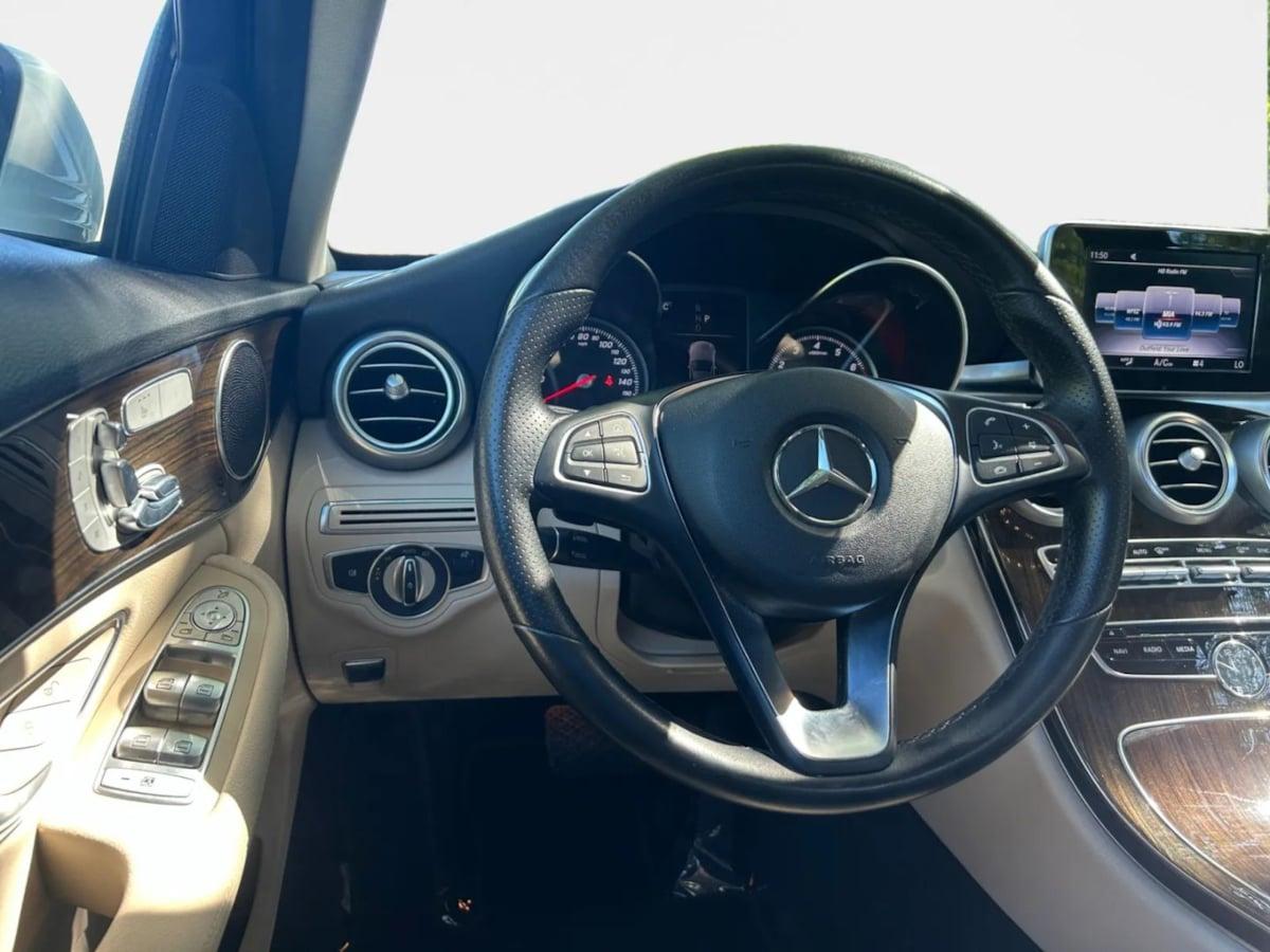 Mercedes-Benz C 300 Sedan - Thumbnail 11