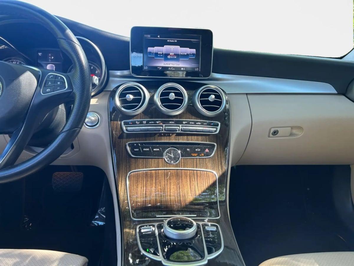 Mercedes-Benz C 300 Sedan - Thumbnail 12