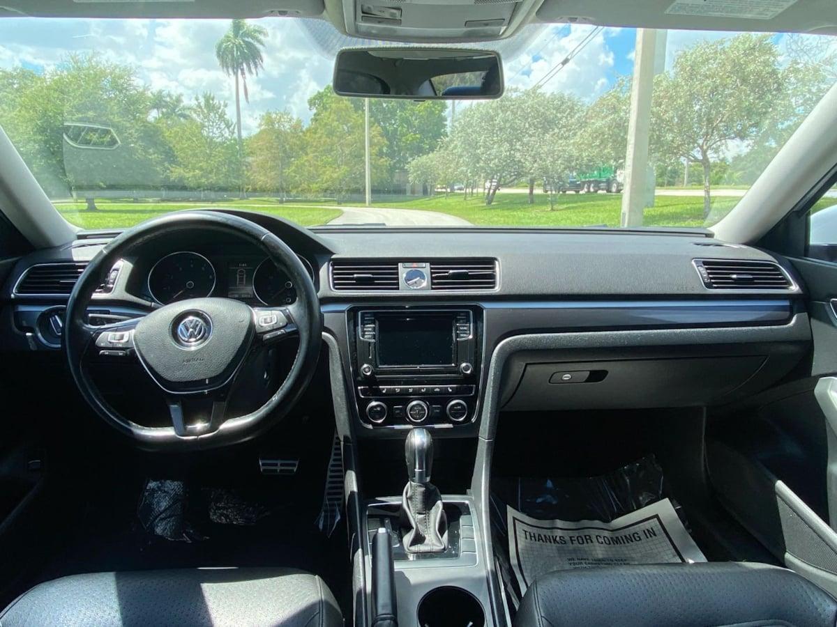 Volkswagen Passat R-Line W/Comfort Pkg - Thumbnail 11