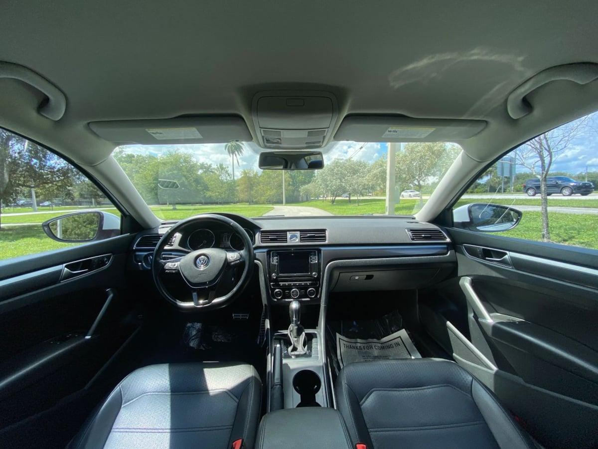 Volkswagen Passat R-Line W/Comfort Pkg - Thumbnail 10