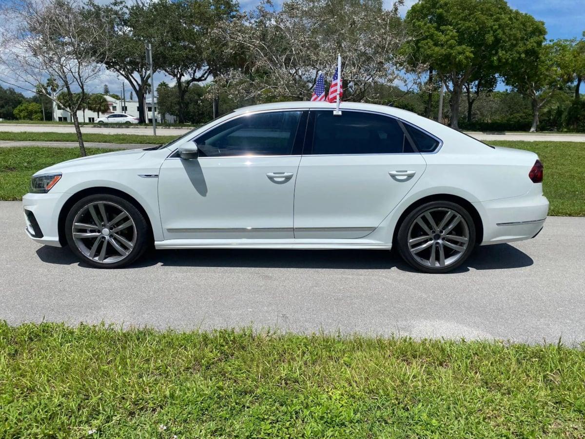 Volkswagen Passat R-Line W/Comfort Pkg - Thumbnail 9