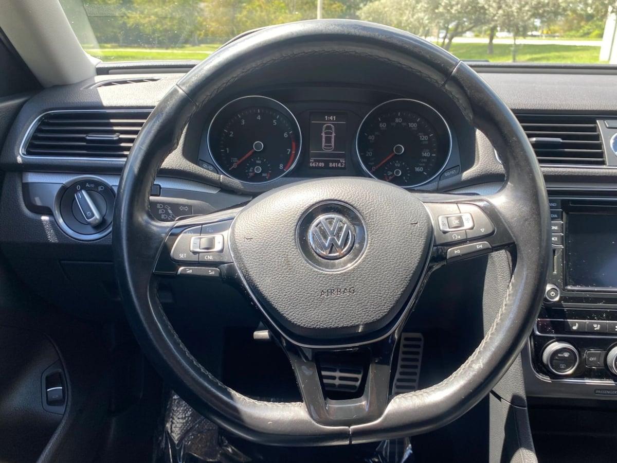 Volkswagen Passat R-Line W/Comfort Pkg - Thumbnail 12