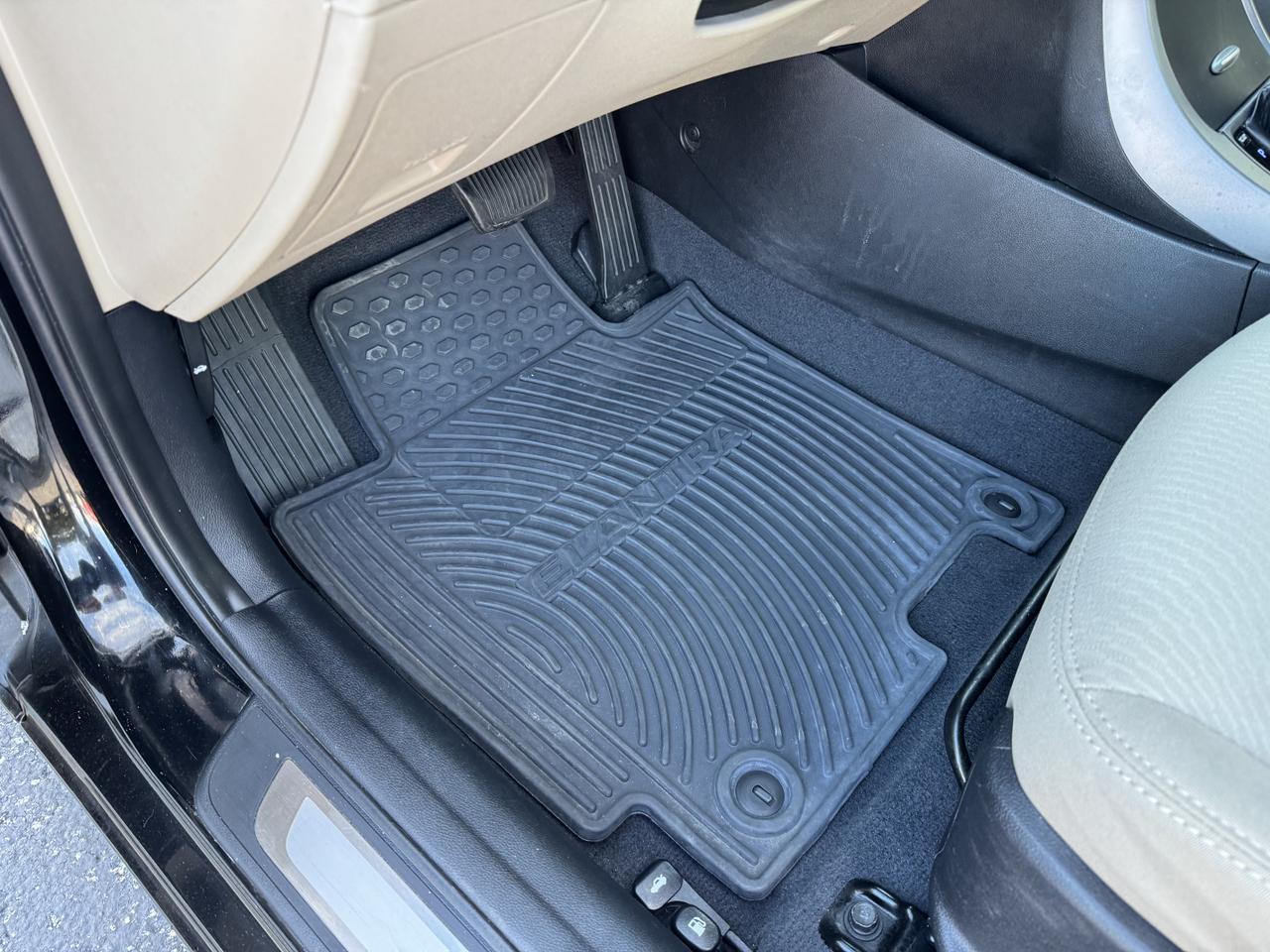 Hyundai Elantra - Thumbnail 15